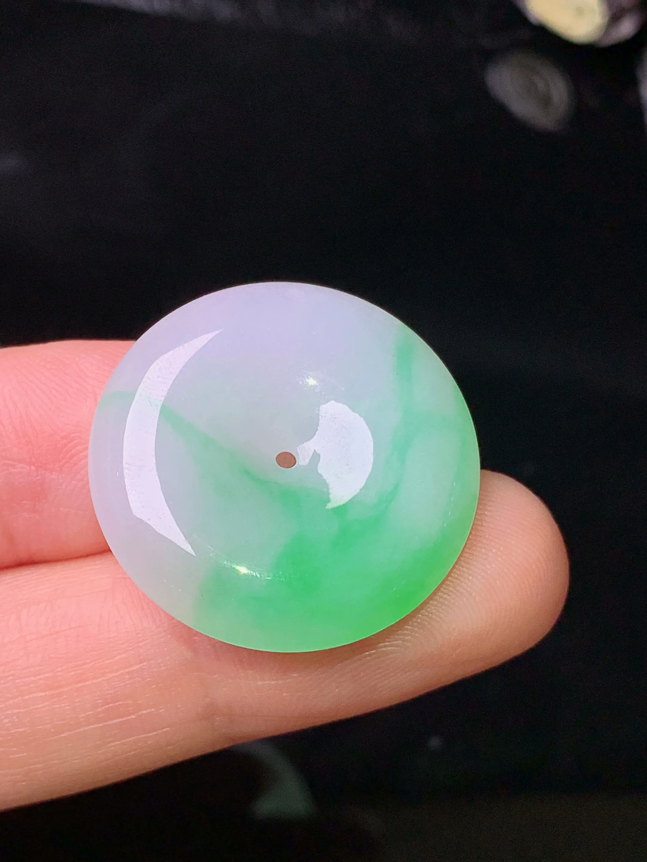 飘绿平安扣吊坠 玉质细腻 色泽清新艳丽 整体尺寸24.2*5.5