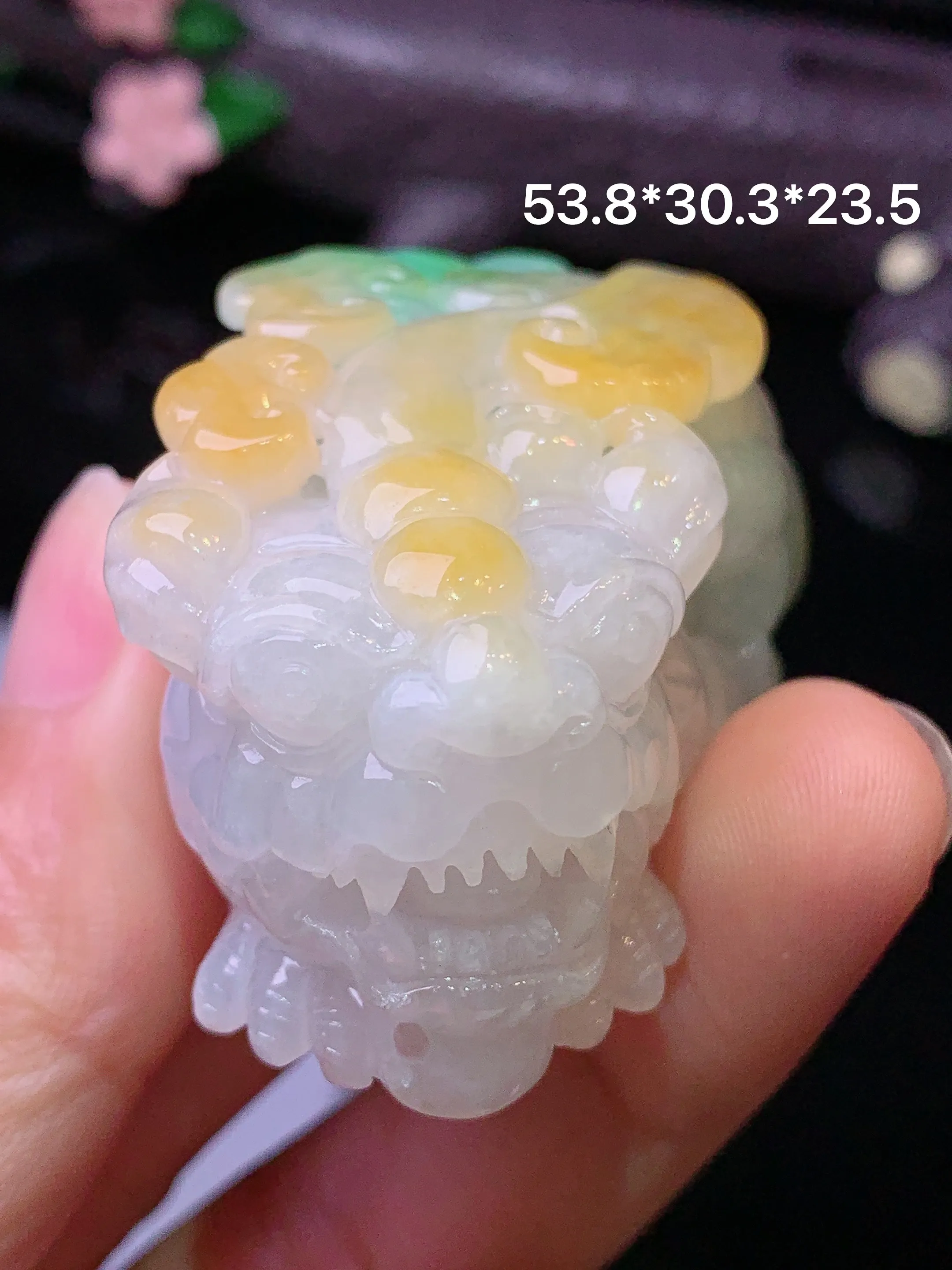 飘黄绿貔貅把玩 玉质细腻 色泽清新艳丽 整体尺寸53.8*30.3*23.5