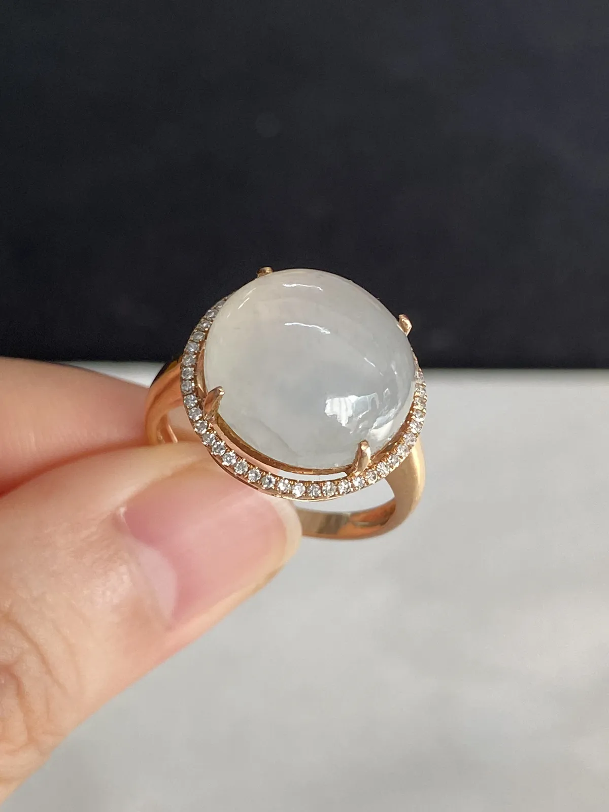 翡翠女戒，伴钻石