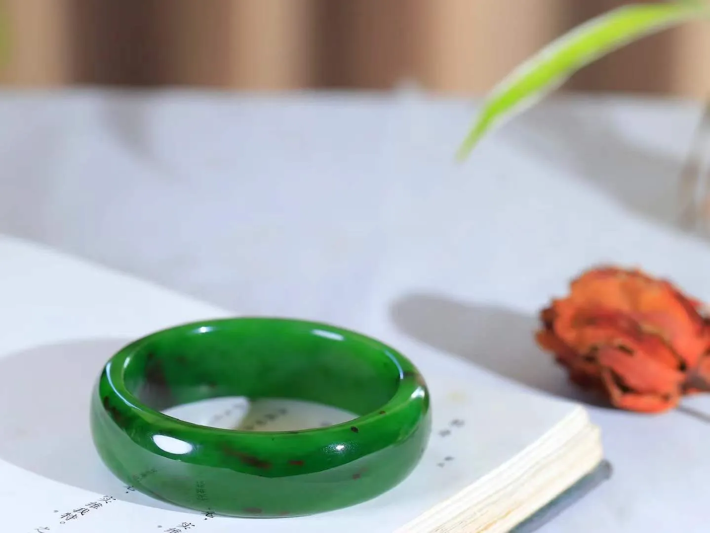 【碧波流转·手镯】

收藏级臻品️和田玉碧玉手镯，玉质细腻温润，手感舒适，️线条流畅，简约大