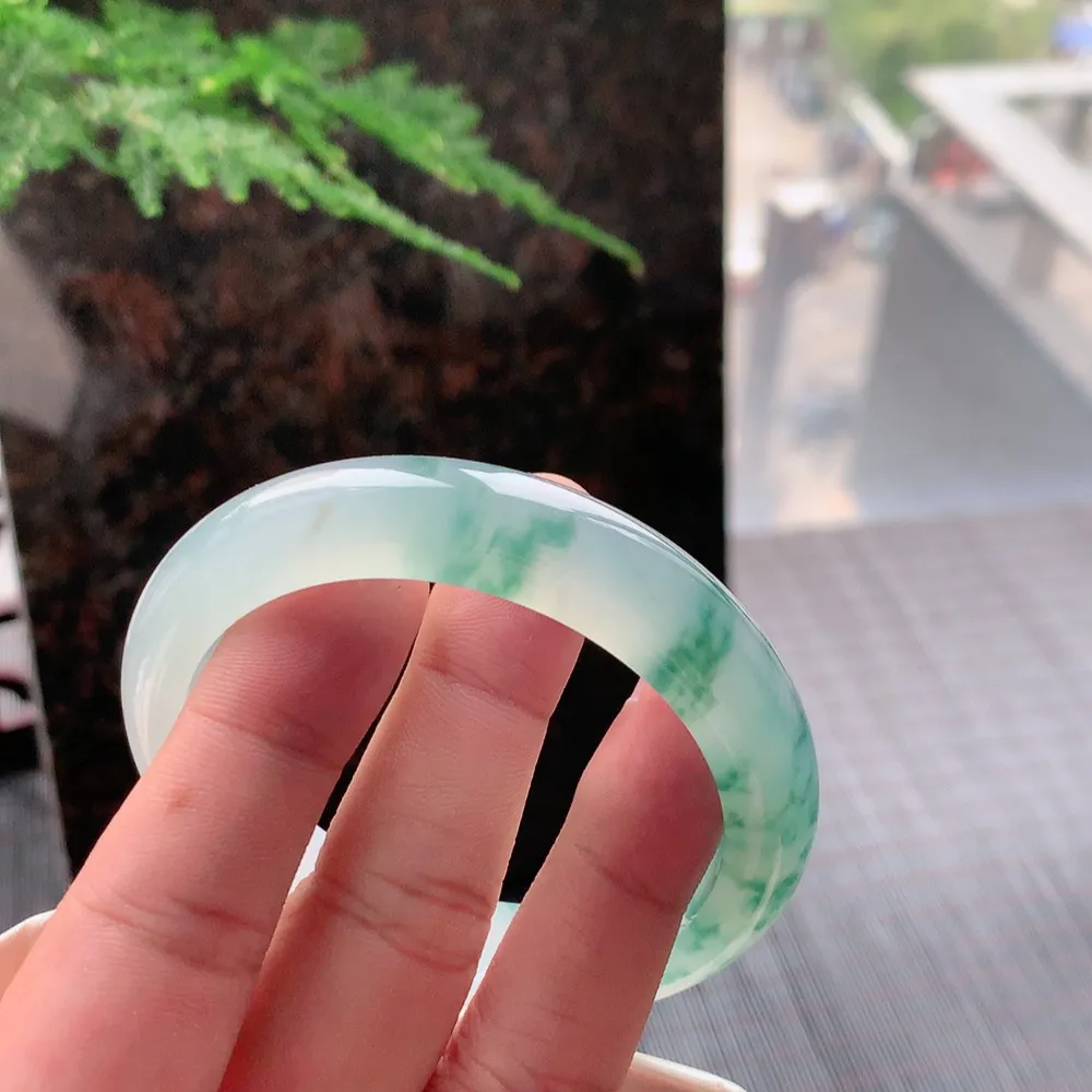 正圈高冰飘花 无瑕 尺寸:55.5/12.3/8.4 花美 种水好