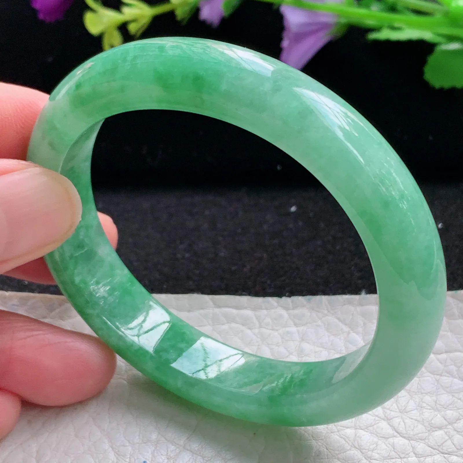 pj自然光53.5*49*11.5*7.8贵妃镯 缅甸翡翠a货玉手镯满绿秀气宽边蛋形玉手环
