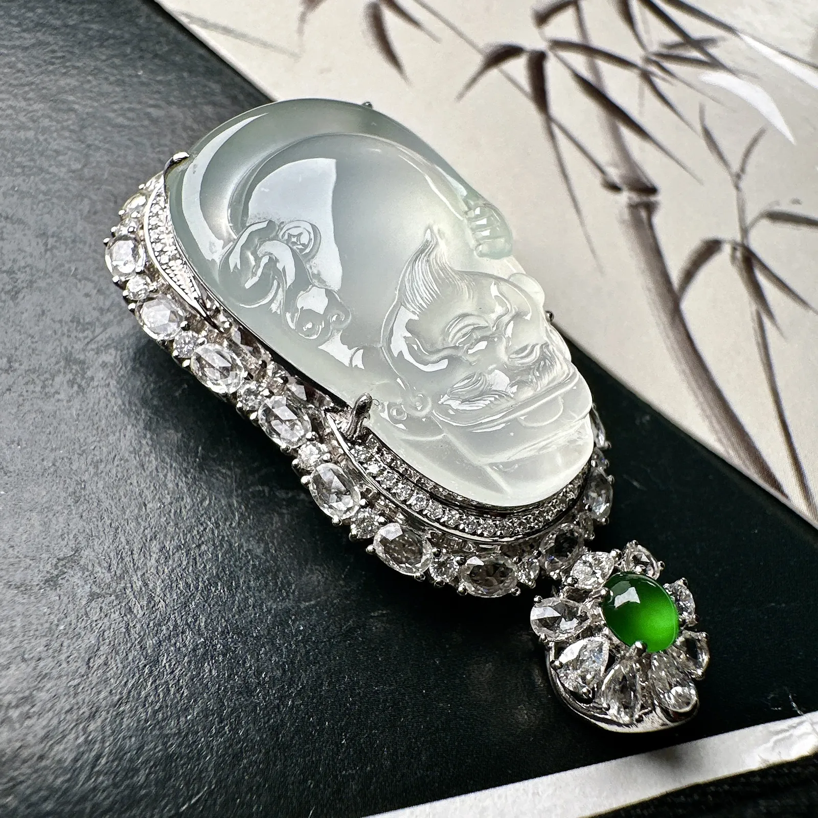 【冰种财神】质地细腻，饱满圆润，笑口常开，18k金钻镶嵌，裸石尺寸32*20.1*7.3毫米