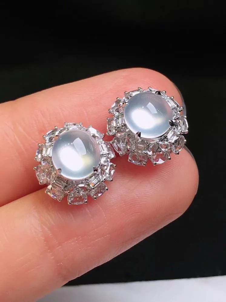 18k金钻镶嵌冰种蛋面耳钉 玉质细腻 色泽清新艳丽 整体尺寸13*12.3*9.1