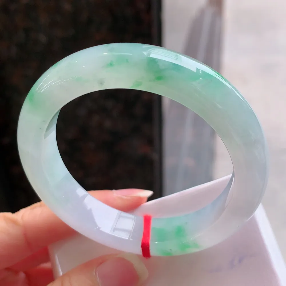 正圈高冰飘绿 轻微棉絮无碍 尺寸:53.8/12.8/9 种色兼备