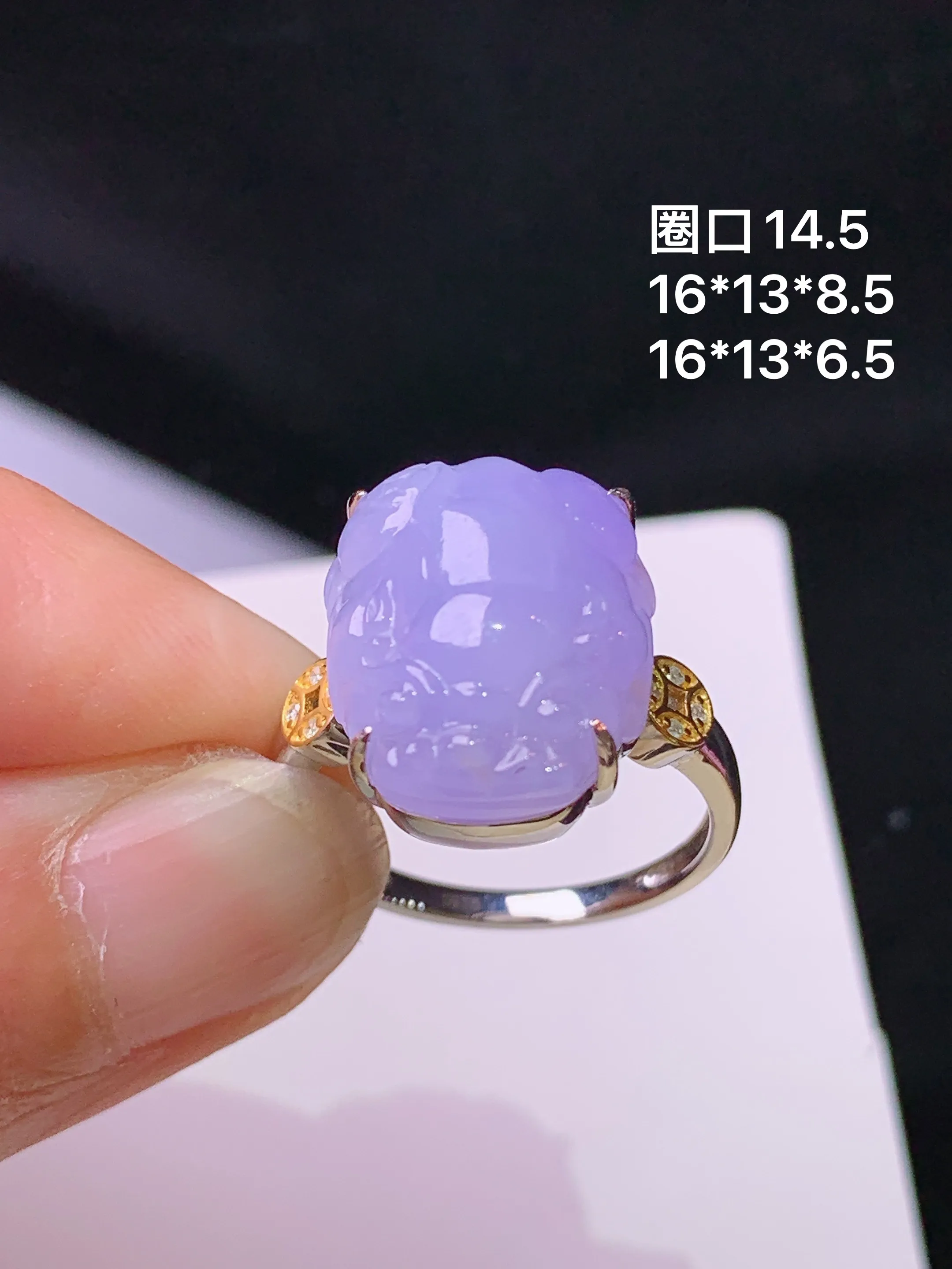 18k金钻镶嵌紫罗兰貔貅戒指 玉质细腻 色泽清新艳丽 圈口14.5 整体尺寸16*13*8.5