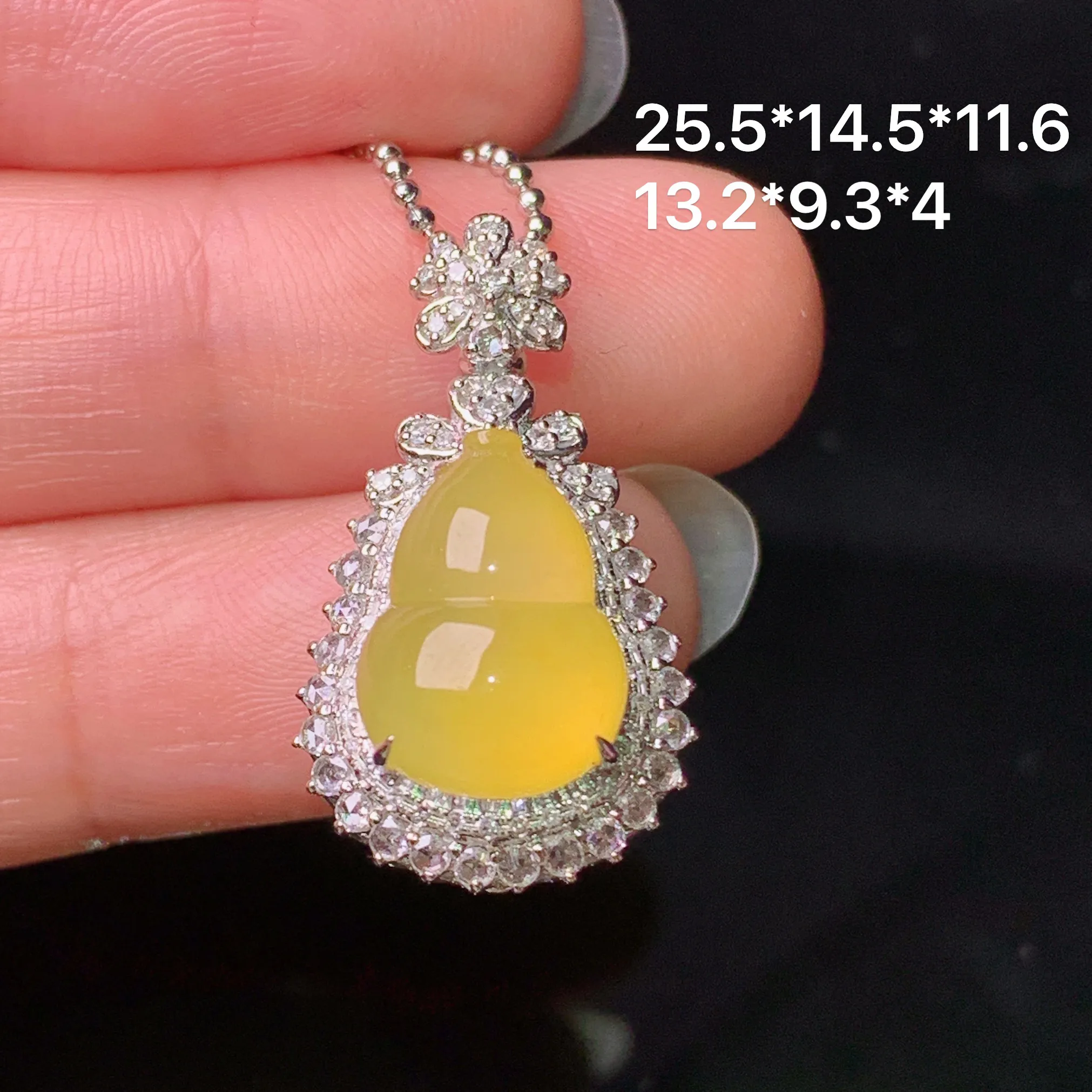 18k金钻镶嵌黄翡葫芦吊坠 玉质细腻 色泽清新艳丽 整体尺寸25.5*14.5*11.6