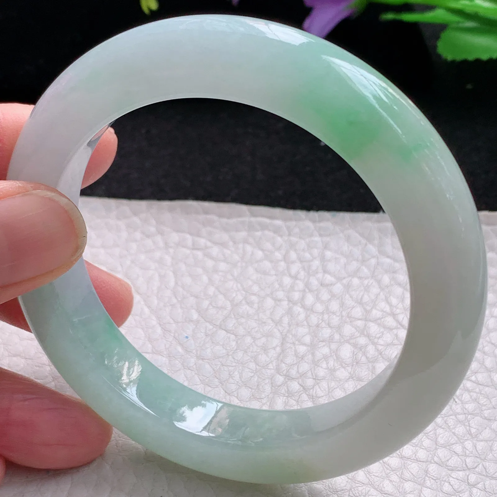 mq自然光57*12*10平安镯 缅甸翡翠玉手镯冰胶清爽飘绿宽边玉手环 美人镯