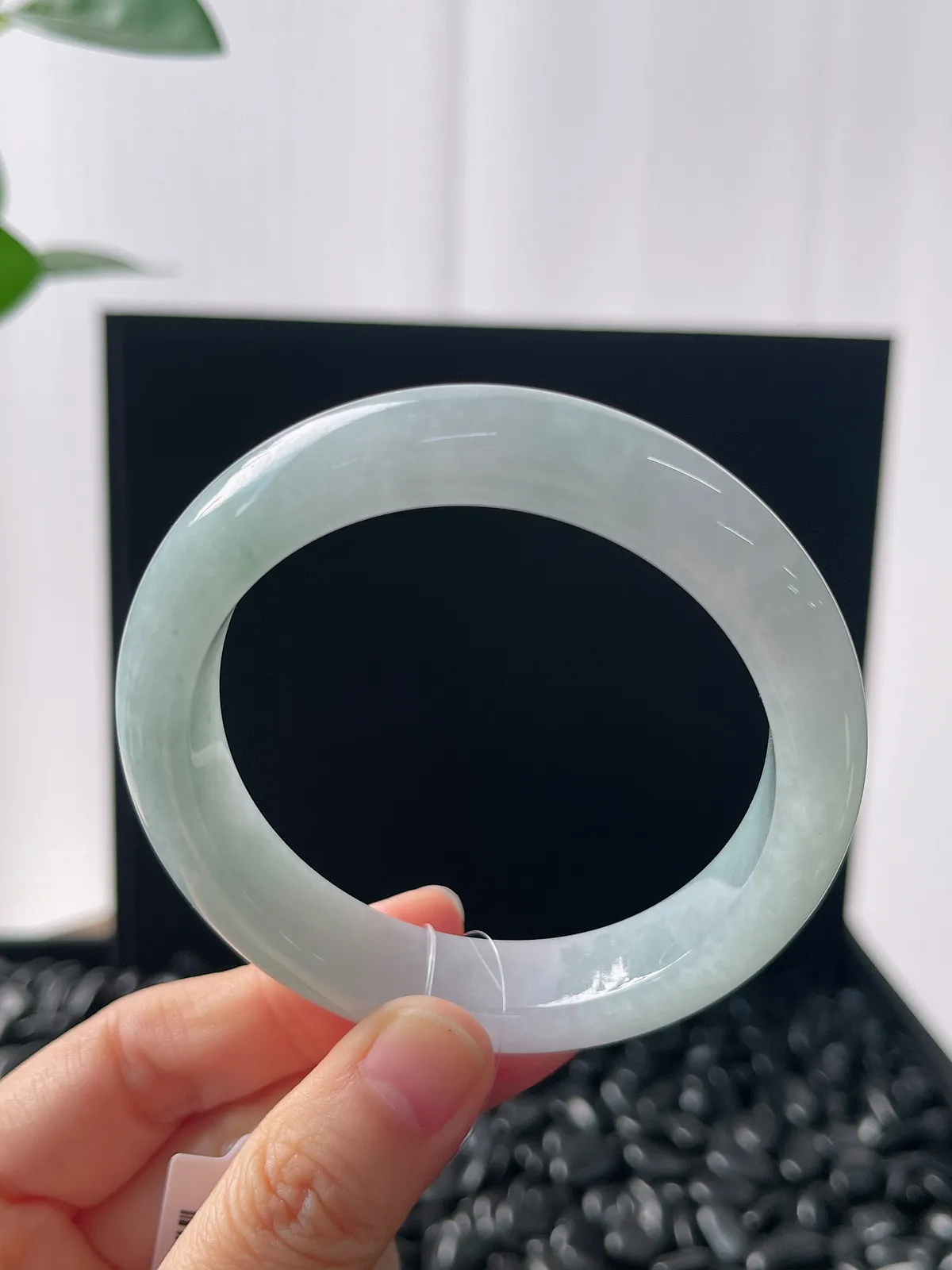 正圈56圈口，翡翠冰糯种浅绿底飘淡紫手镯