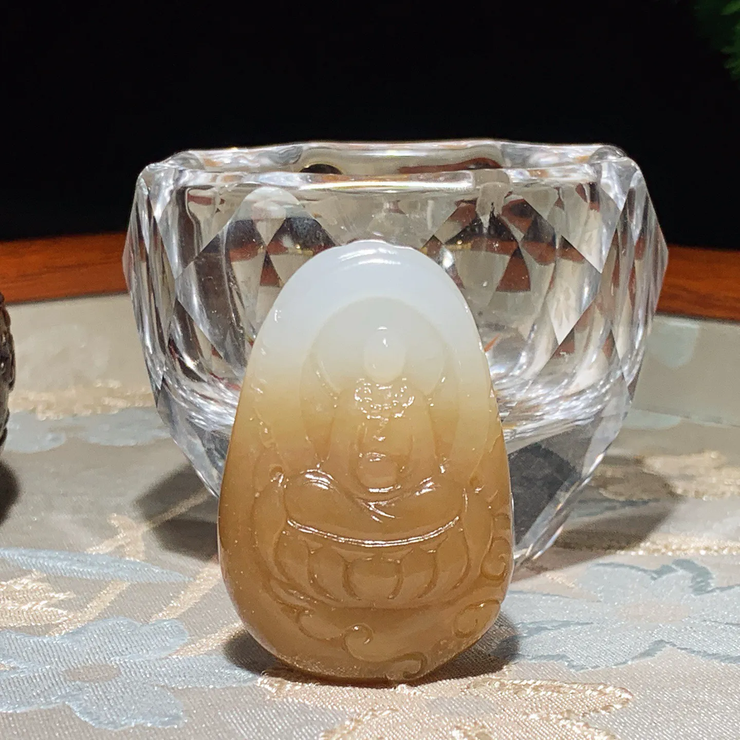 新疆和田玉且末糖财神爷挂件。尺寸44/30/15重30克。玉质细腻油润。手推出油。佩戴高端典雅。lt251118