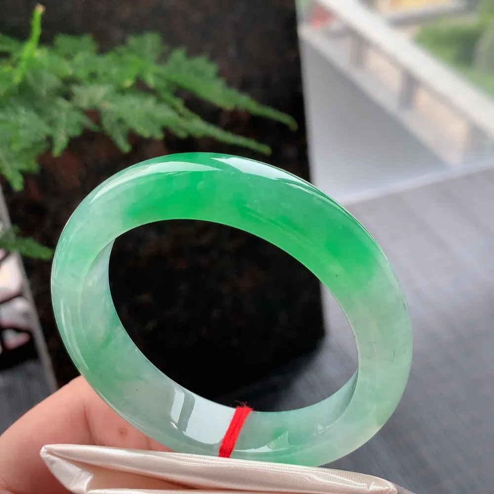 正圈冰阳绿 无瑕 尺寸:53.8/13.2/8.6 种色俱佳