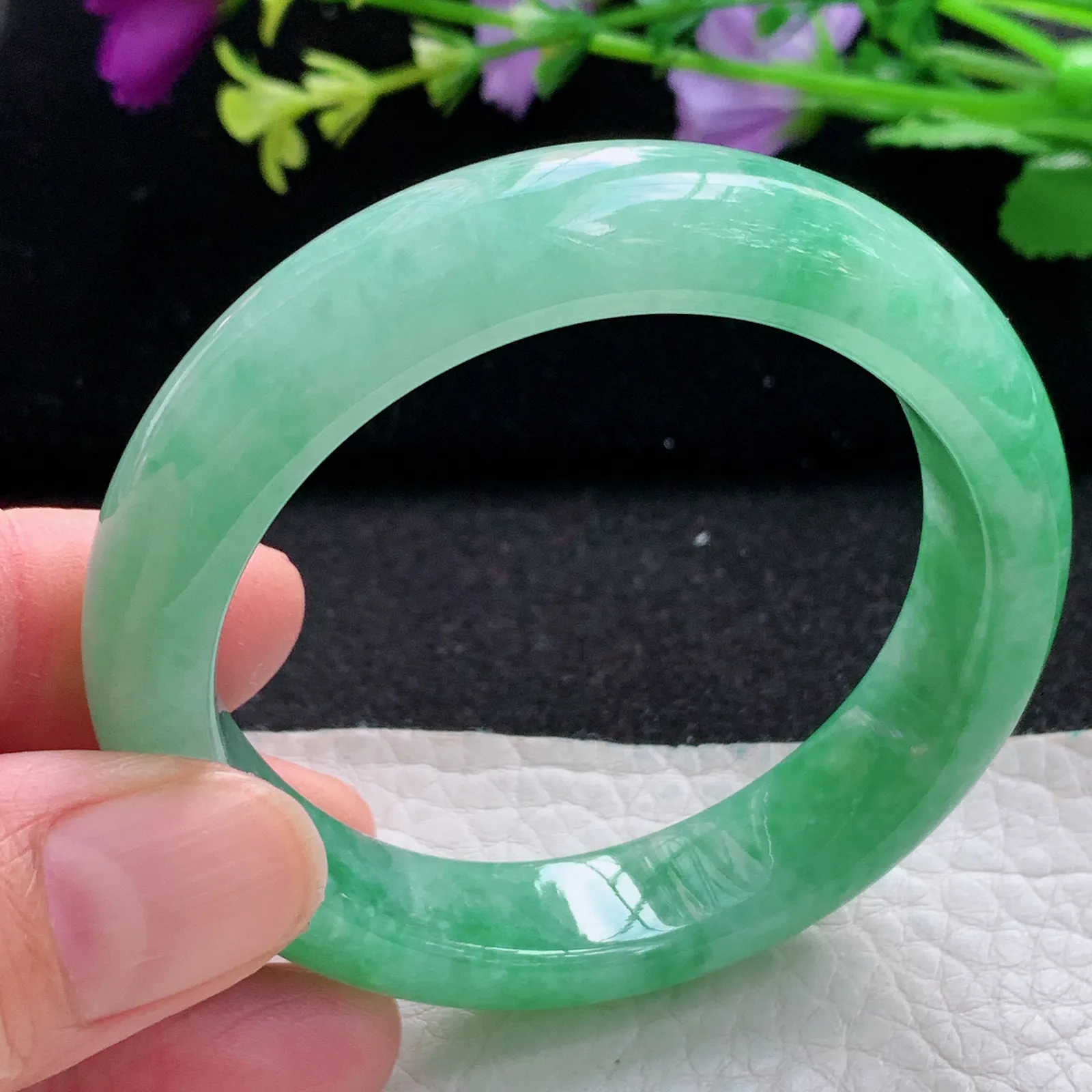 pj自然光53.5*49*11.5*7.8贵妃镯 缅甸翡翠a货玉手镯满绿秀气宽边蛋形玉手环