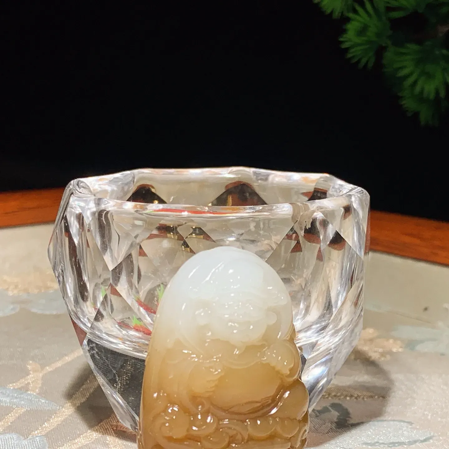 新疆和田玉且末糖财神爷挂件。尺寸44/30/15重30克。玉质细腻油润。手推出油。佩戴高端典雅。lt251118