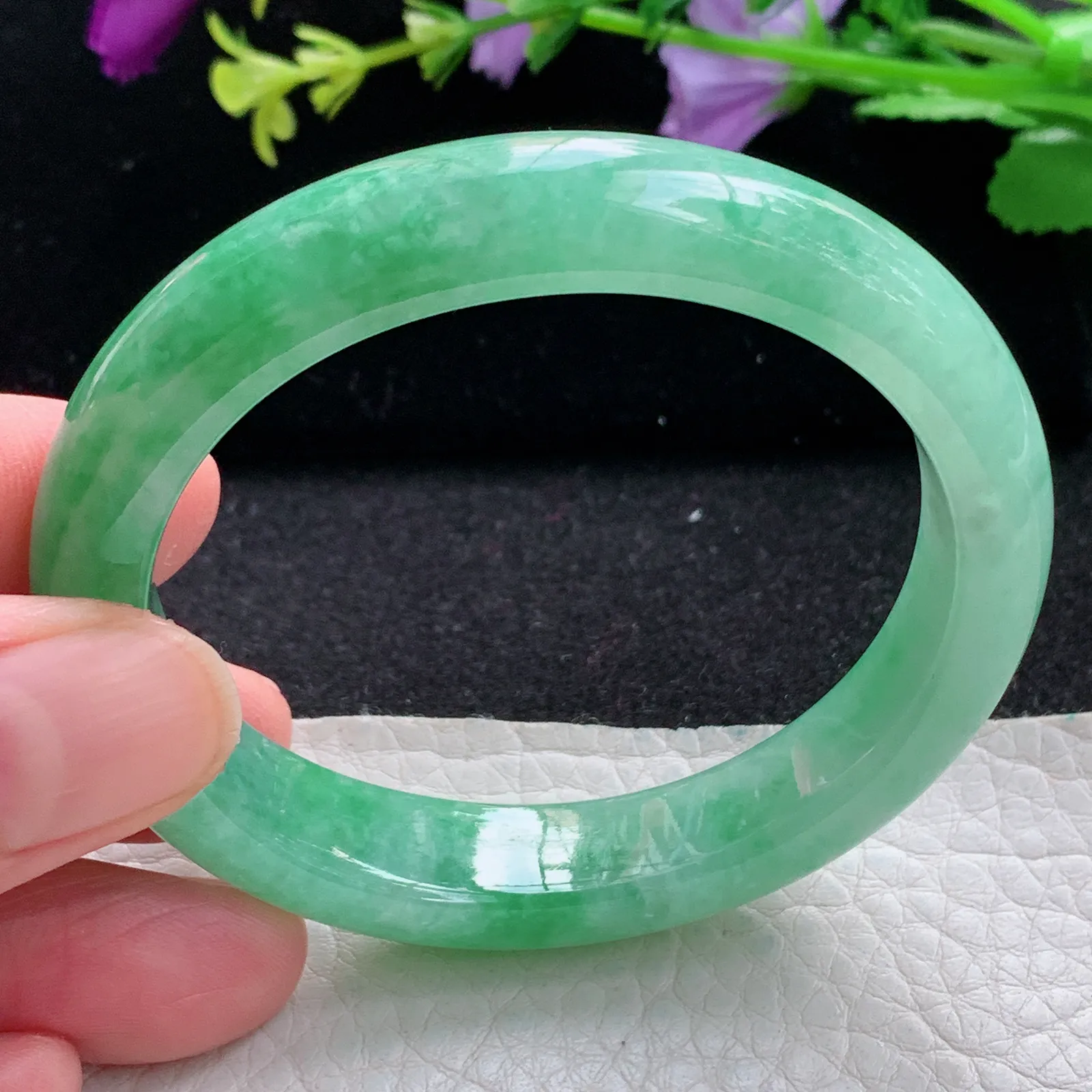 pj自然光53.5*49*11.5*7.8贵妃镯 缅甸翡翠a货玉手镯满绿秀气宽边蛋形玉手环