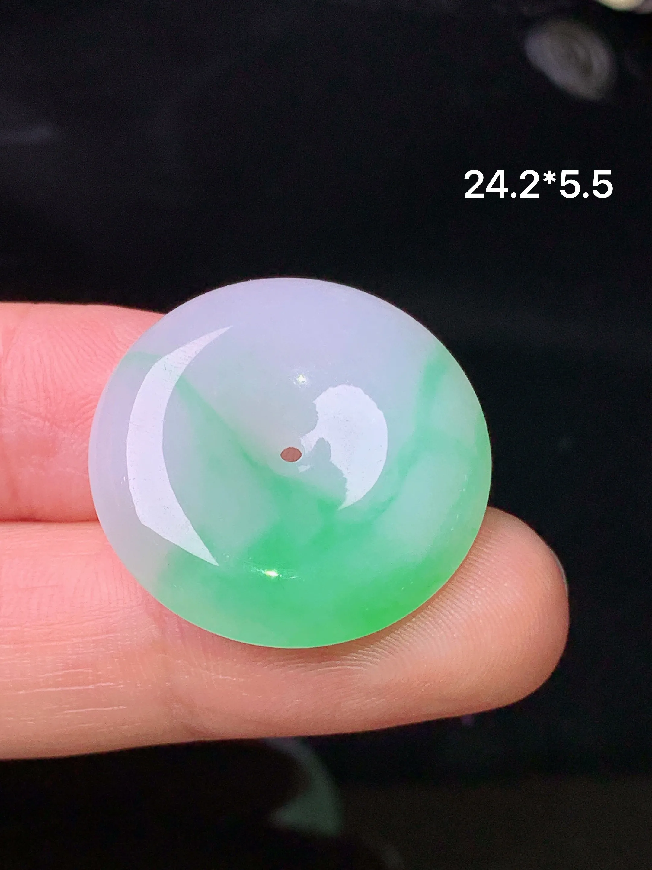 飘绿平安扣吊坠 玉质细腻 色泽清新艳丽 整体尺寸24.2*5.5