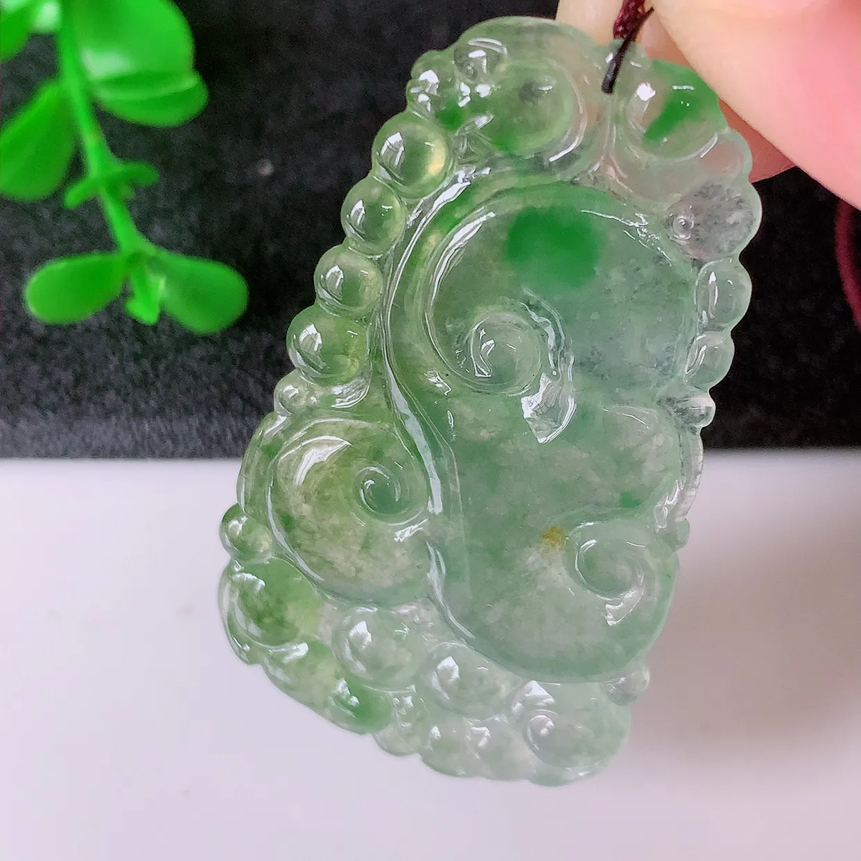 自然光实拍，冰种黄加绿翡翠如意吊坠，玉坠百搭又精致，寓意着吉祥，事事如意！#01.17