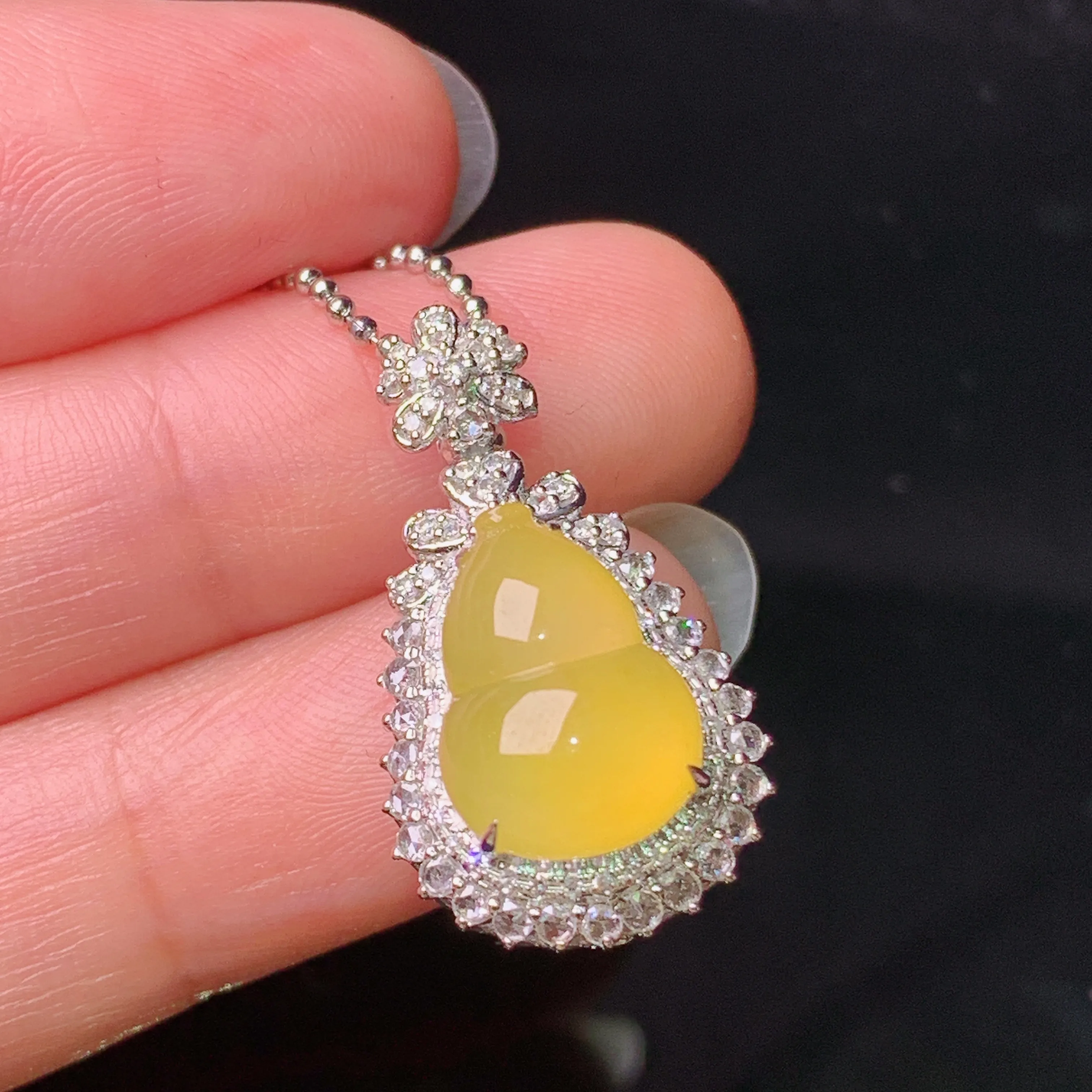 18k金钻镶嵌黄翡葫芦吊坠 玉质细腻 色泽清新艳丽 整体尺寸25.5*14.5*11.6