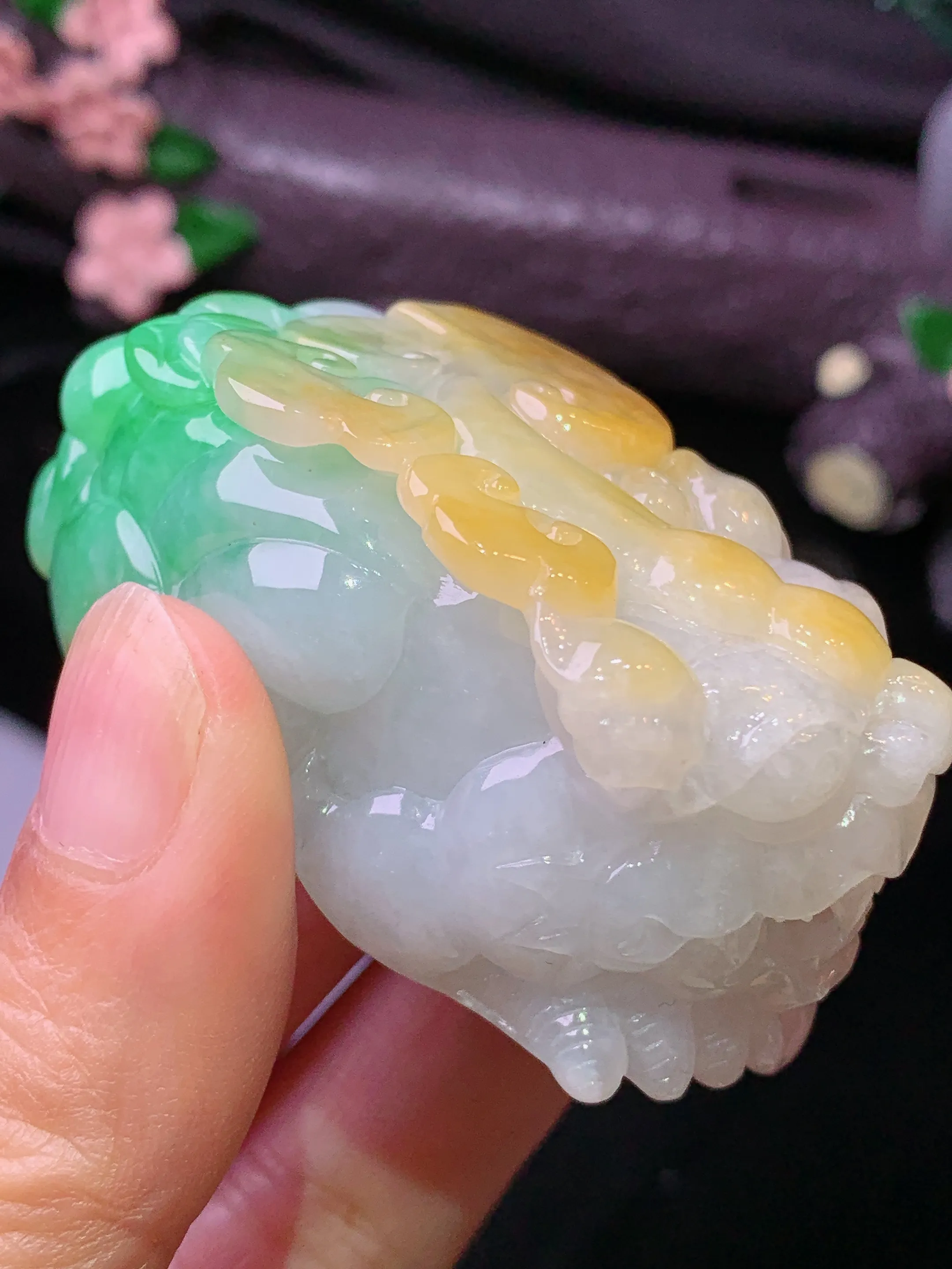 飘黄绿貔貅把玩 玉质细腻 色泽清新艳丽 整体尺寸53.8*30.3*23.5