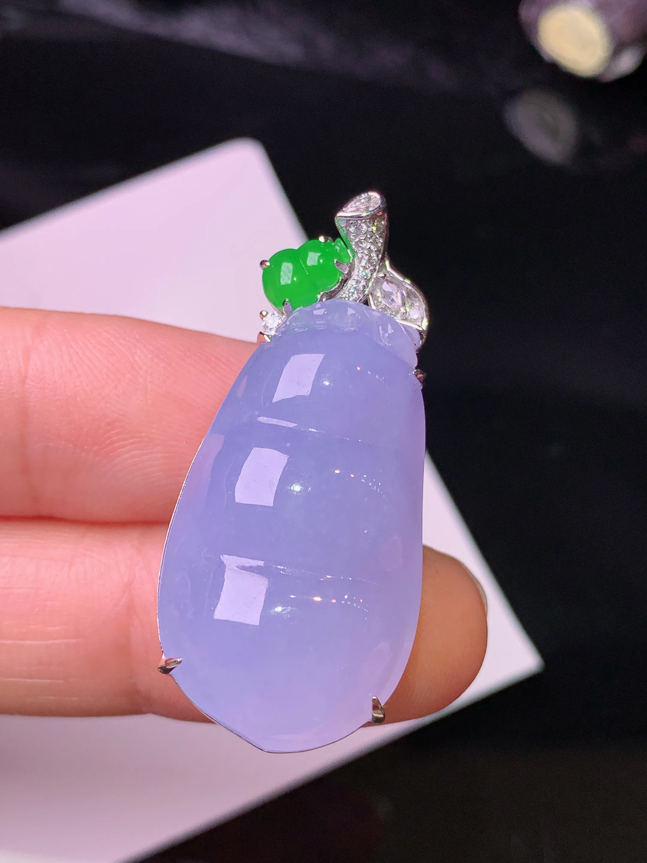 18k金钻镶嵌紫罗兰四季豆吊坠 玉质细腻 色泽清新艳丽 整体尺寸36*16.2*12.3