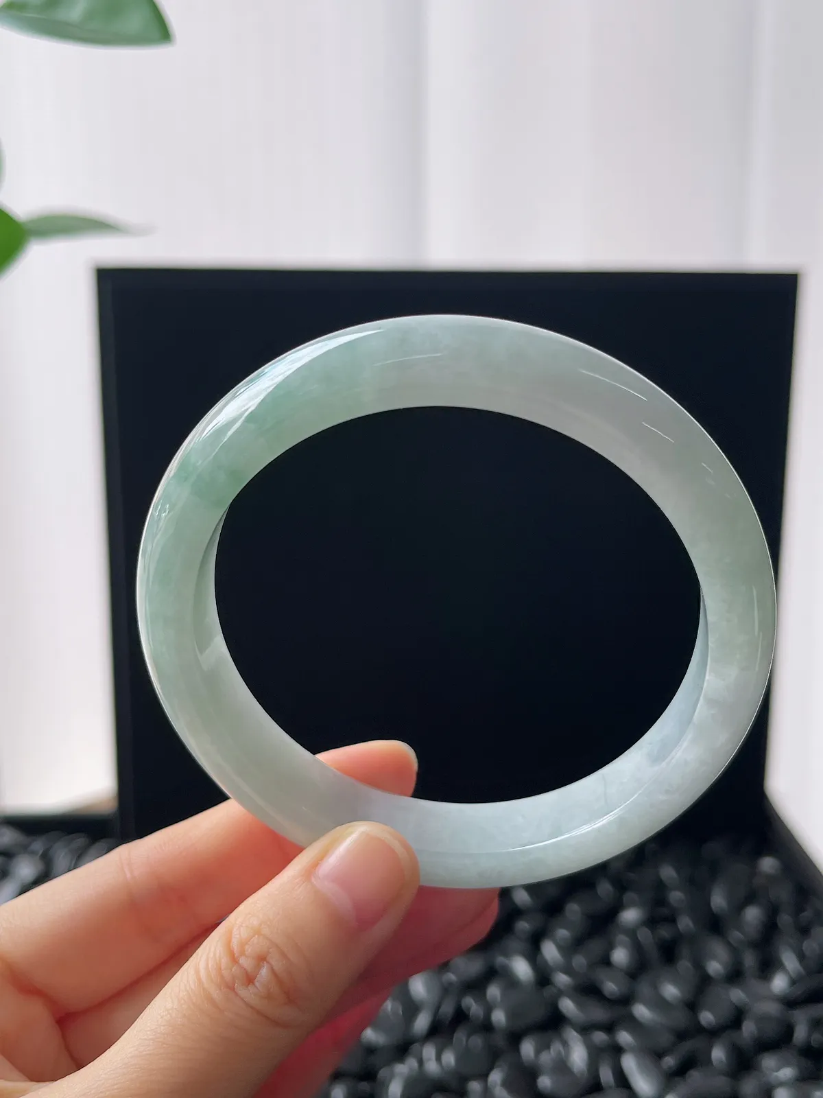 正圈63.2圈口，翡翠糯化种飘绿手镯