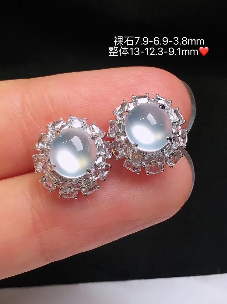 18k金钻镶嵌冰种蛋面耳钉 玉质细腻 色泽清新艳丽 整体尺寸13*12.3*9.1