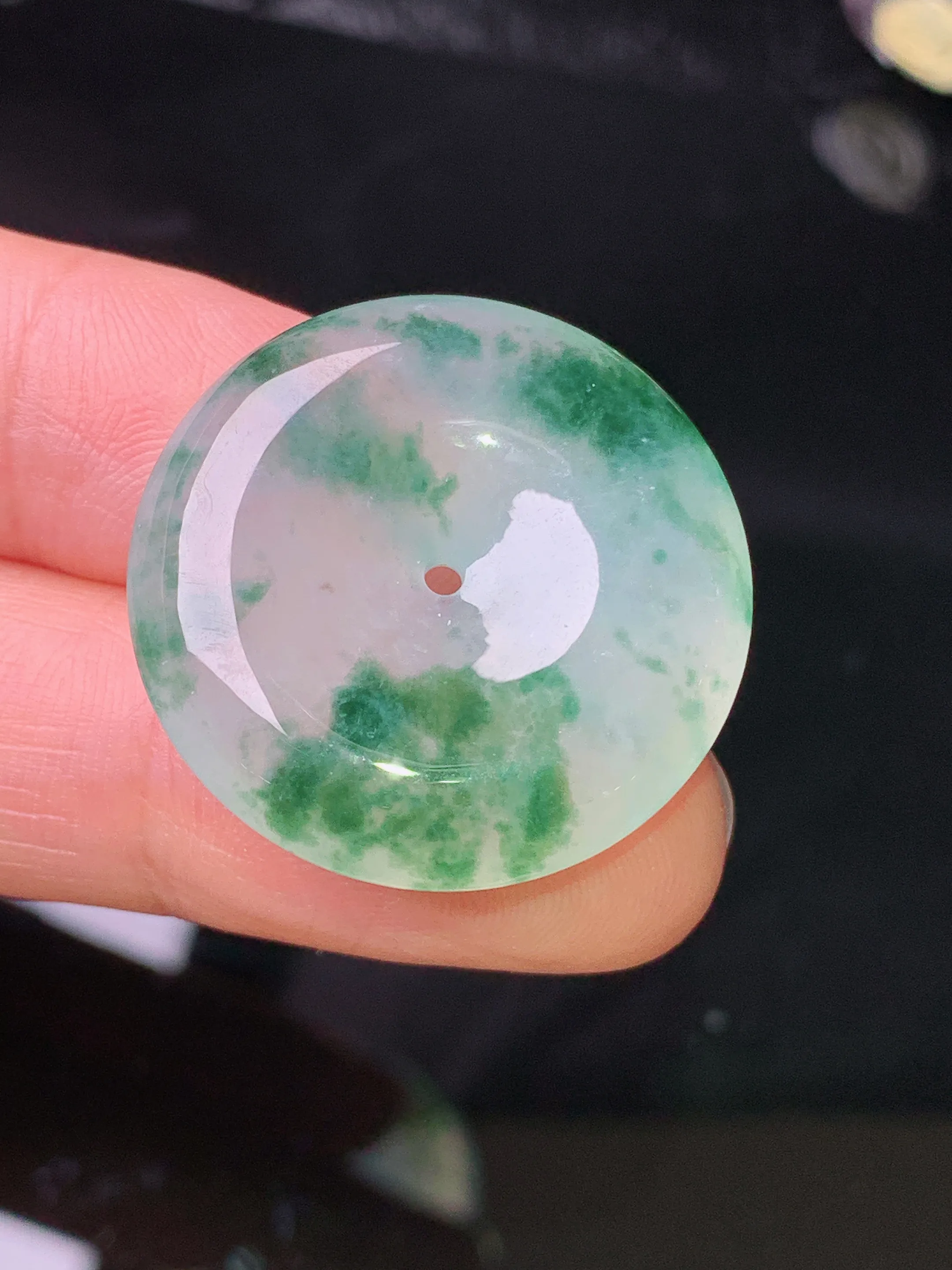 冰种飘绿平安扣吊坠 玉质细腻 色泽清新艳丽 整体尺寸25.7*5.6