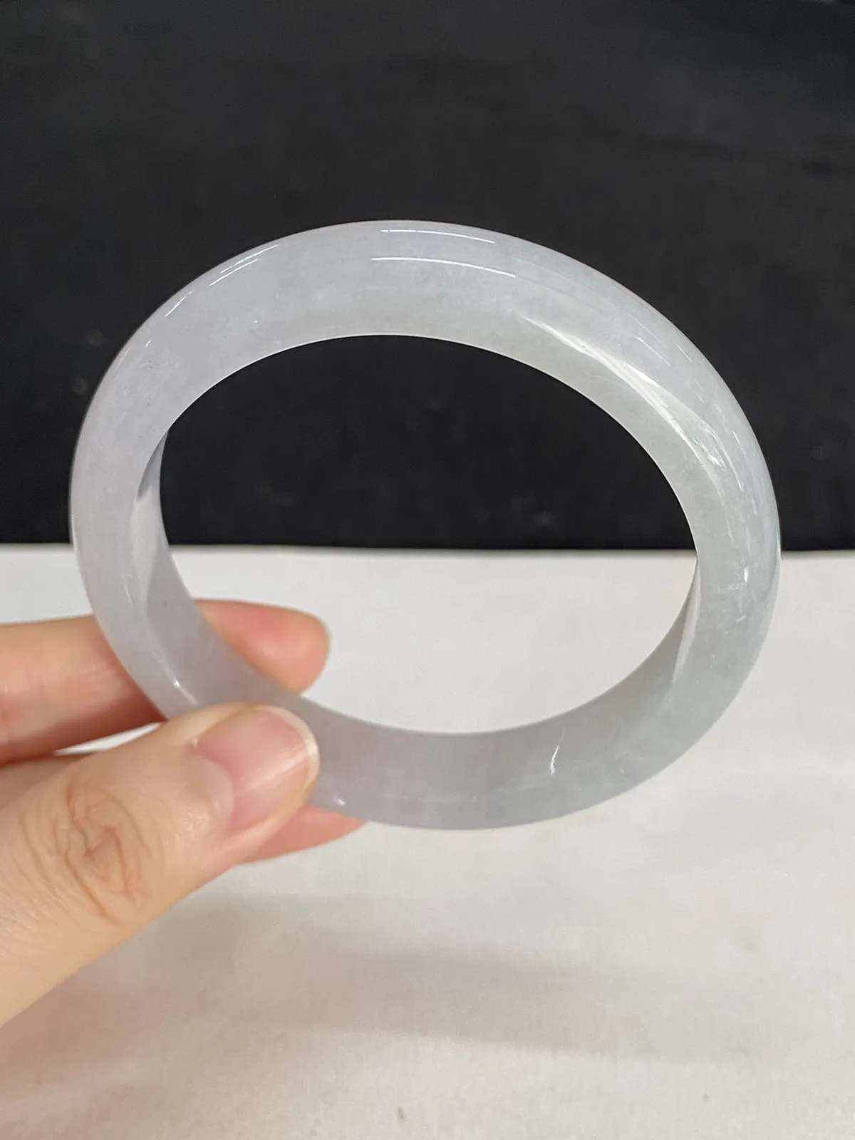 正圈55.8圈口，翡翠冰糯种白色手镯