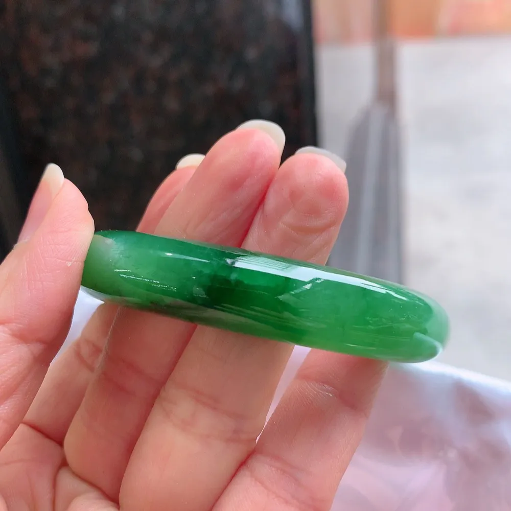 正圈一大圈辣绿 一丝细纹  尺寸:54.2/12.3/9.1 色好