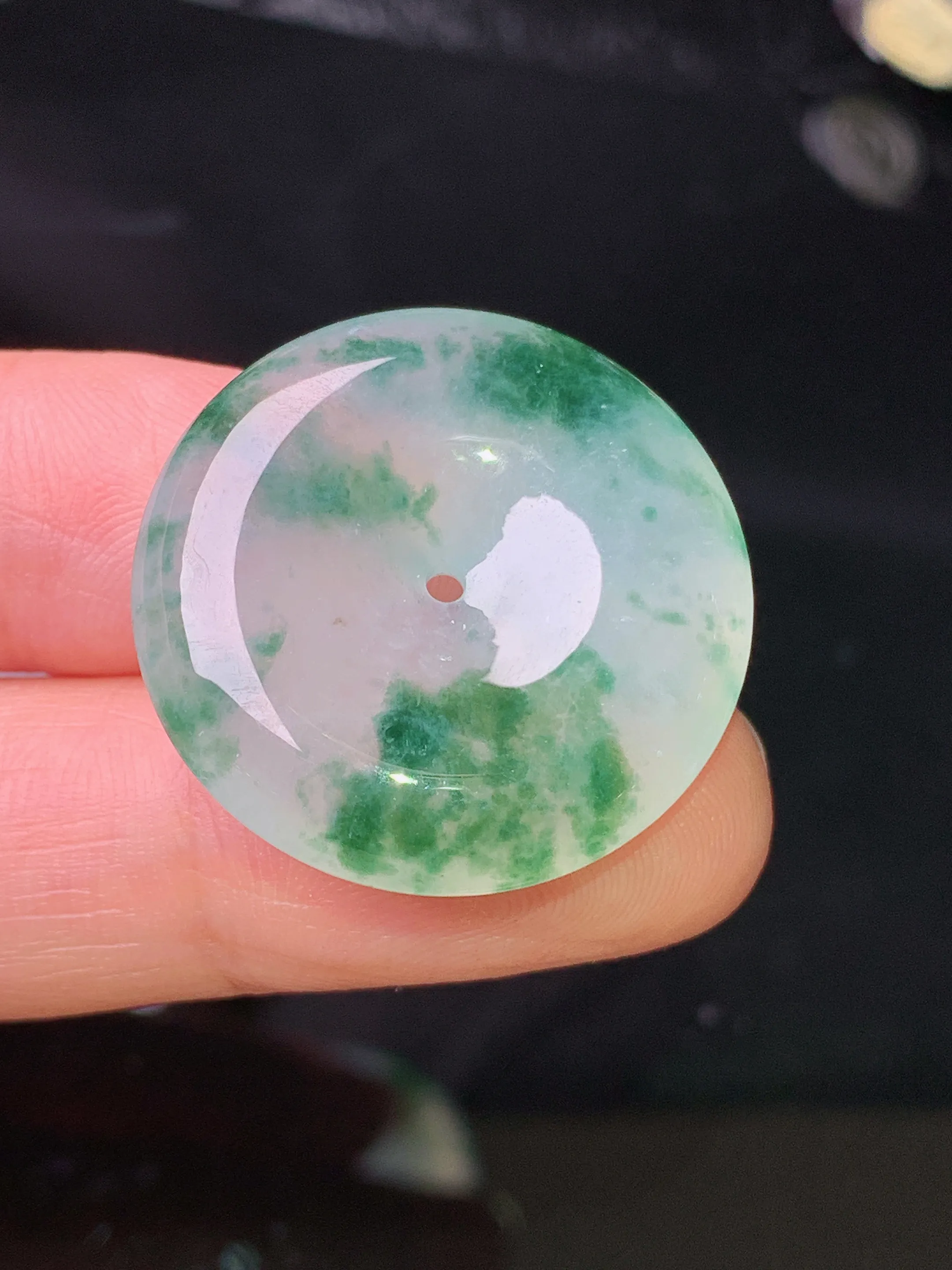 冰种飘绿平安扣吊坠 玉质细腻 色泽清新艳丽 整体尺寸25.7*5.6