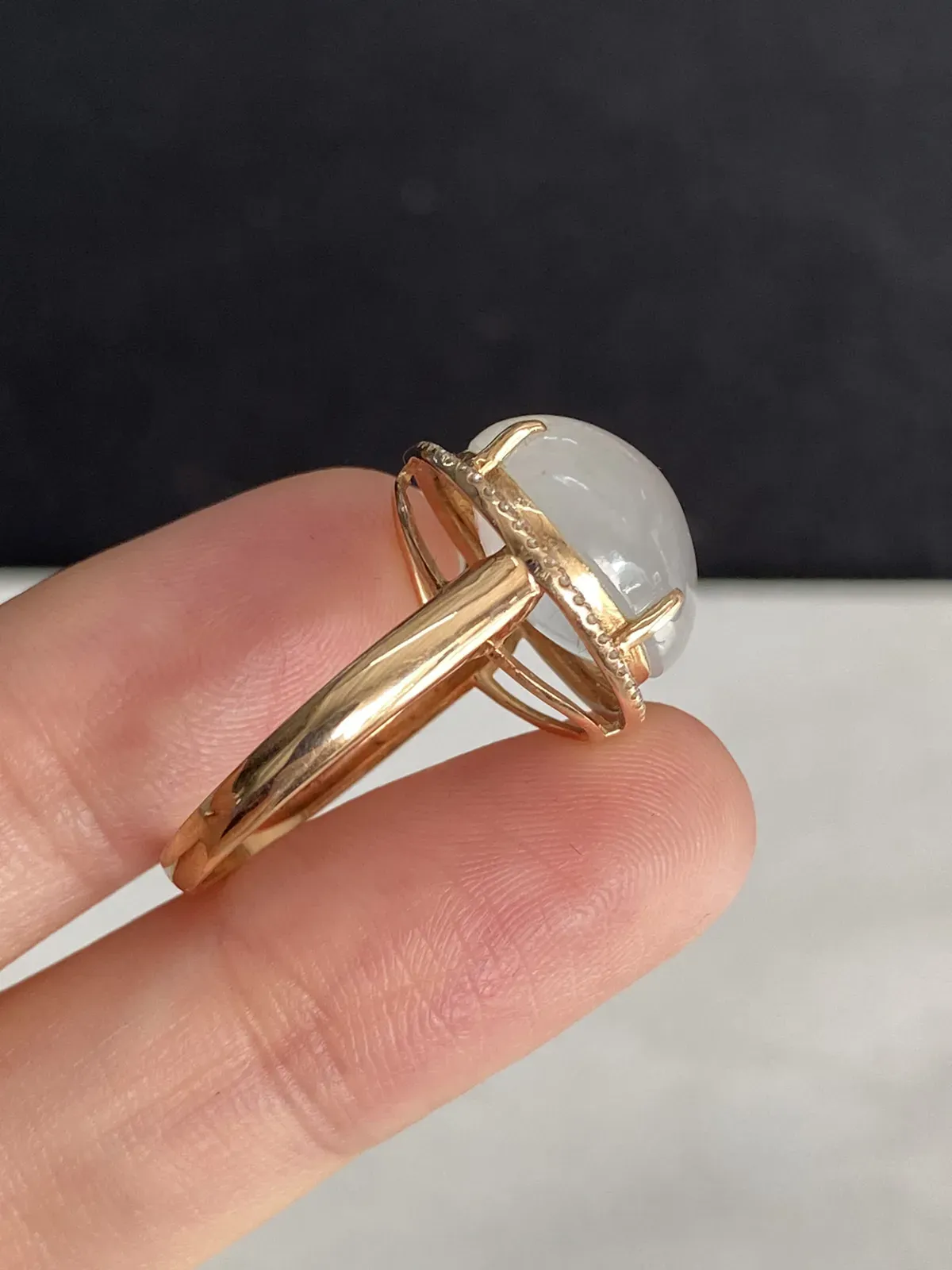 翡翠女戒，伴钻石