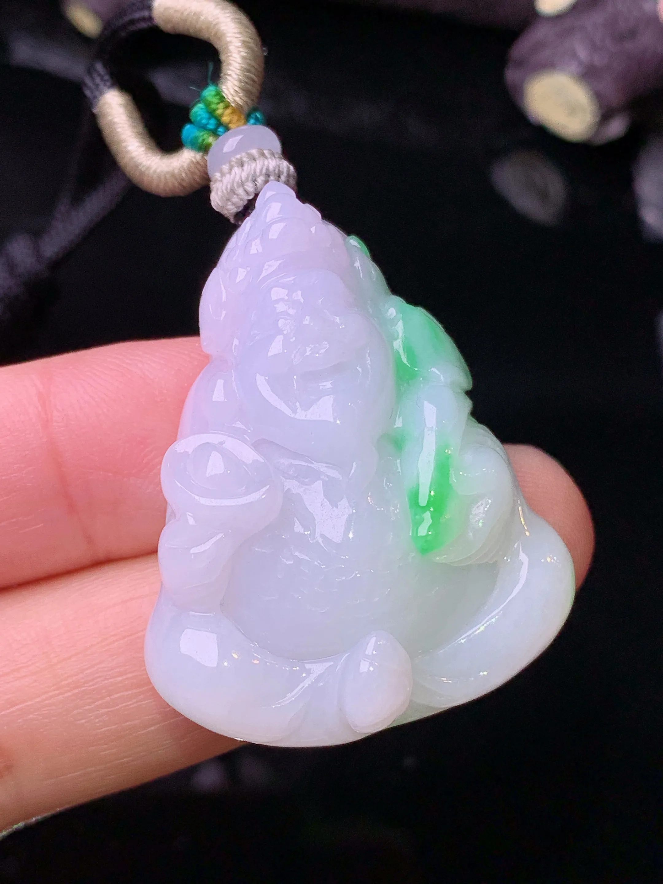 飘绿财神吊坠 玉质细腻 色泽清新艳丽 整体尺寸36.2*28*10.2