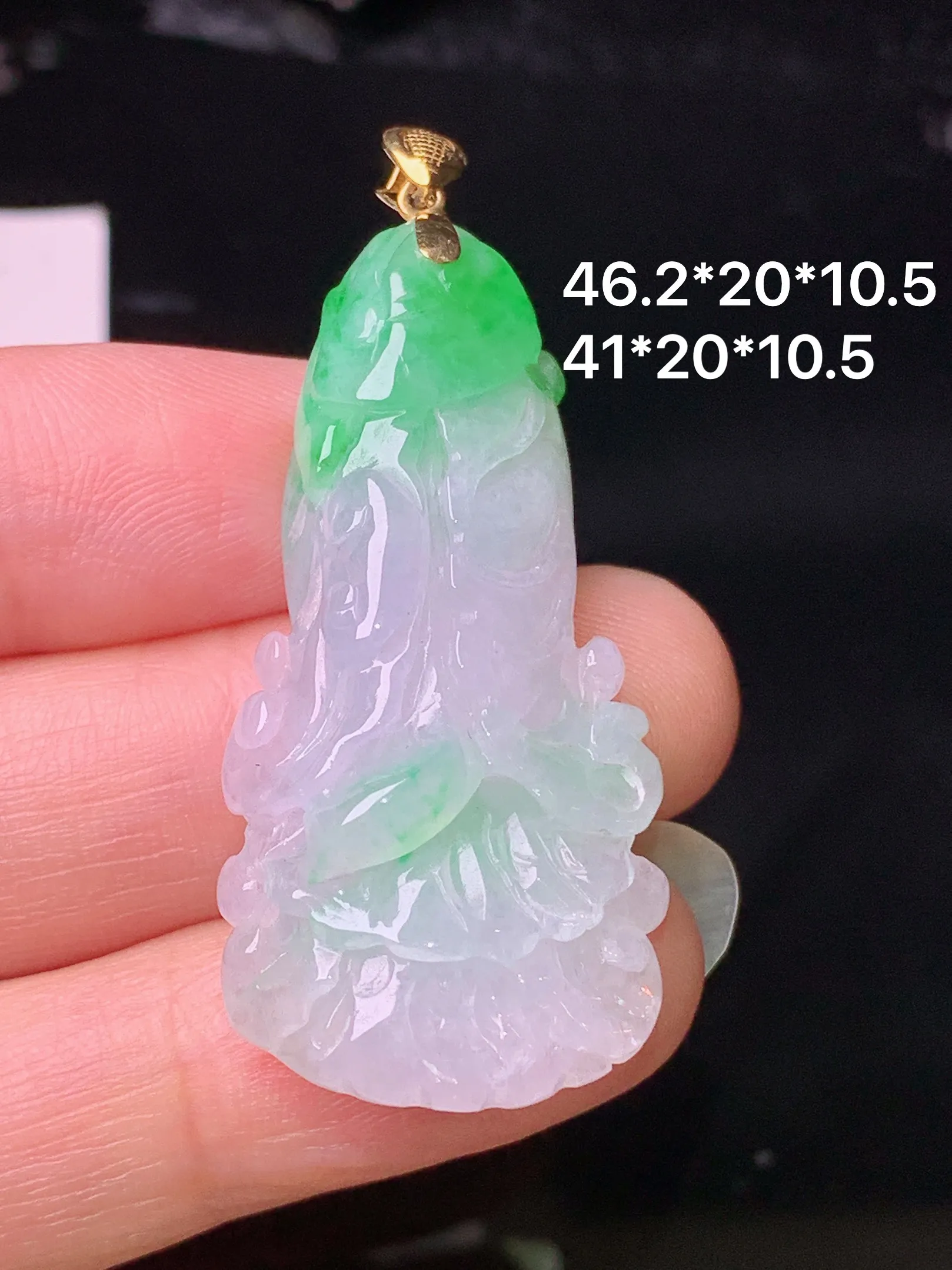 18k金镶嵌飘绿白菜吊坠 玉质细腻 色泽清新艳丽 整体尺寸46.2*20*10.5