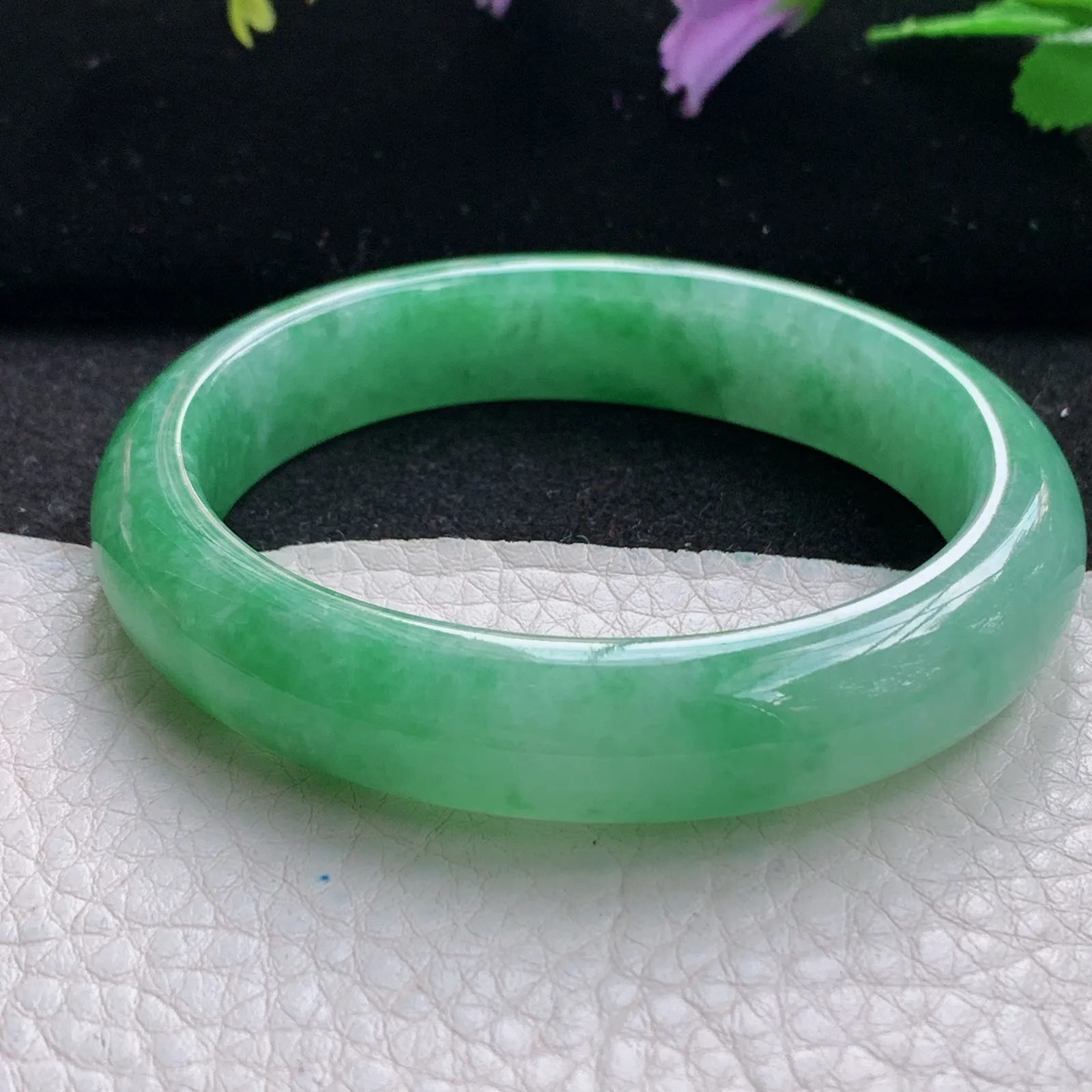 pj自然光53.5*49*11.5*7.8贵妃镯 缅甸翡翠a货玉手镯满绿秀气宽边蛋形玉手环