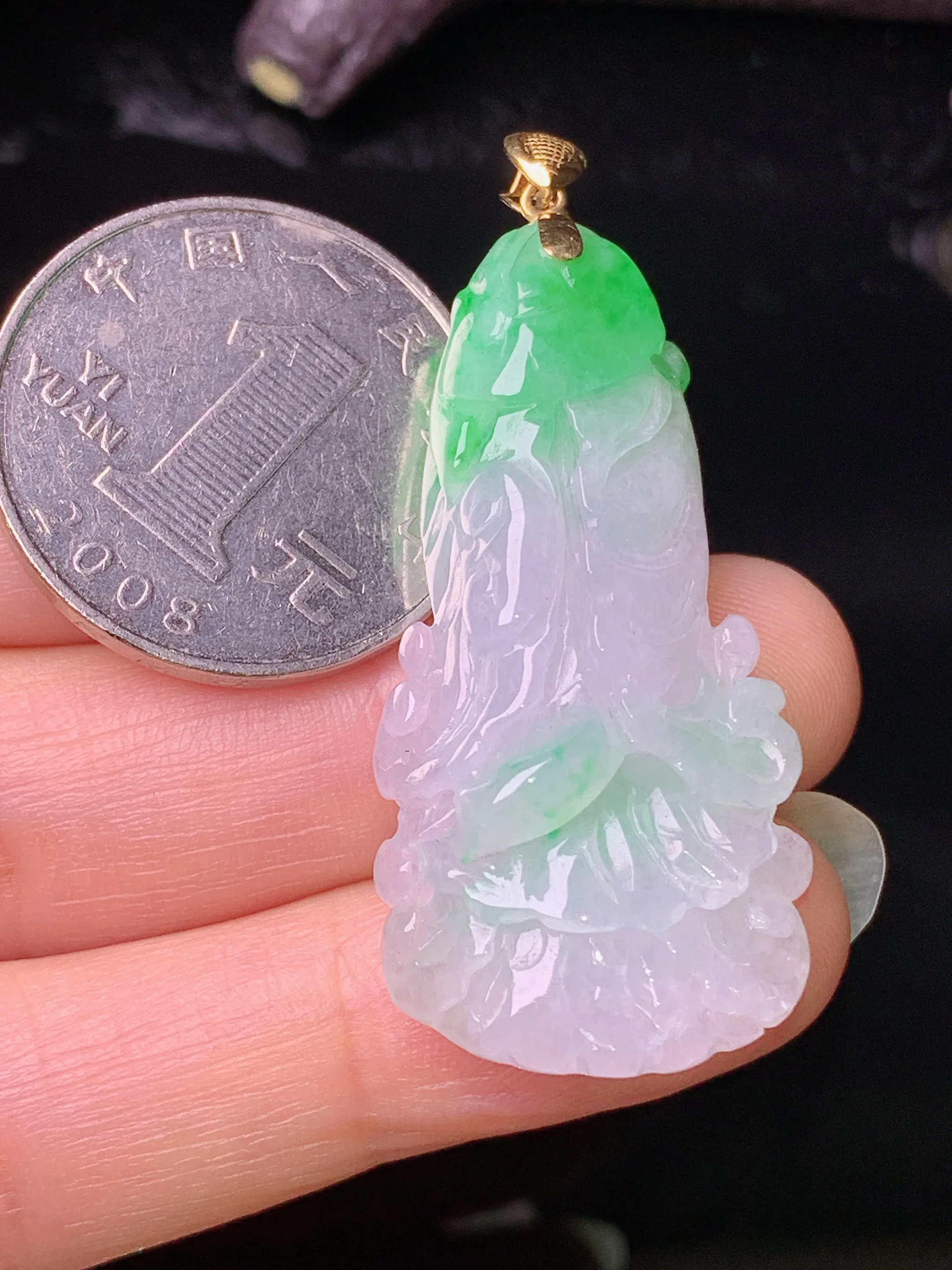 18k金镶嵌飘绿白菜吊坠 玉质细腻 色泽清新艳丽 整体尺寸46.2*20*10.5