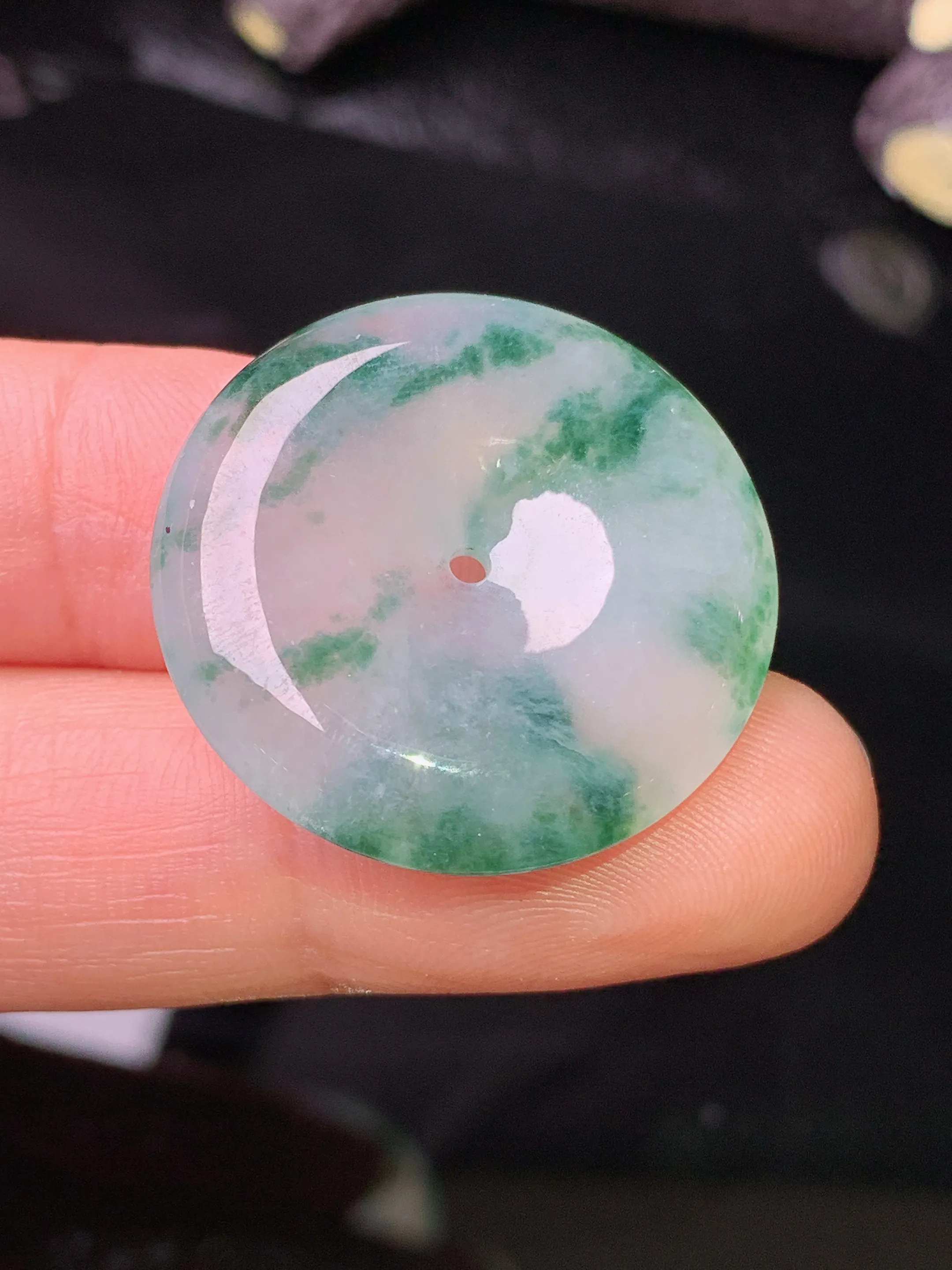 冰种飘绿平安扣吊坠 玉质细腻 色泽清新艳丽 整体尺寸25.7*5.6