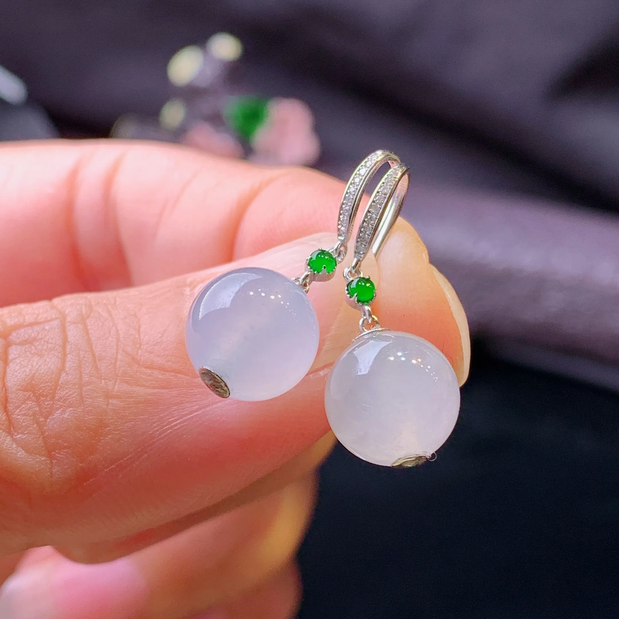 18k金钻镶嵌圆珠耳坠 玉质细腻 色泽清新艳丽 整体尺寸21.5*8.8