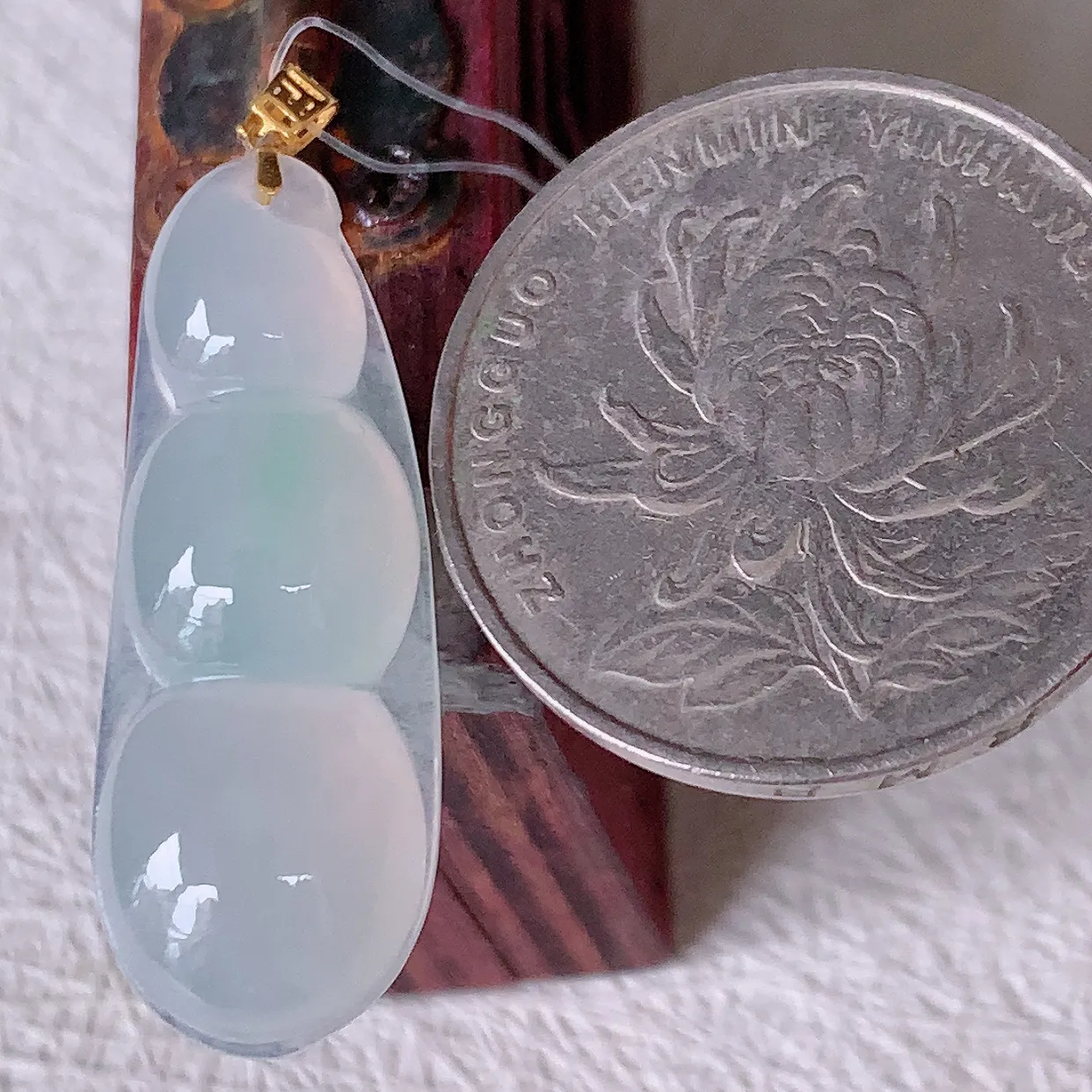 18K金镶嵌冰润翡翠四季豆吊坠，平安豆福豆玉坠，冰润通透，豆粒饱满，寓意：豆蔻年华！#49.17