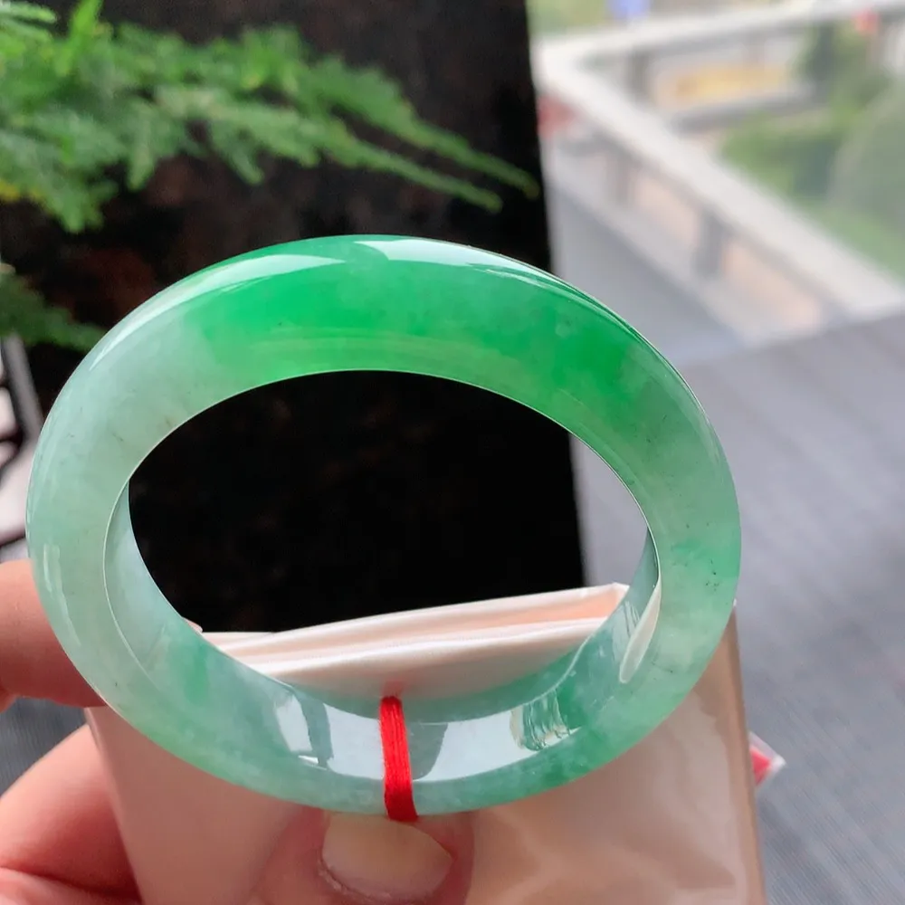 正圈冰阳绿 无瑕 尺寸:53.8/13.2/8.6 种色俱佳