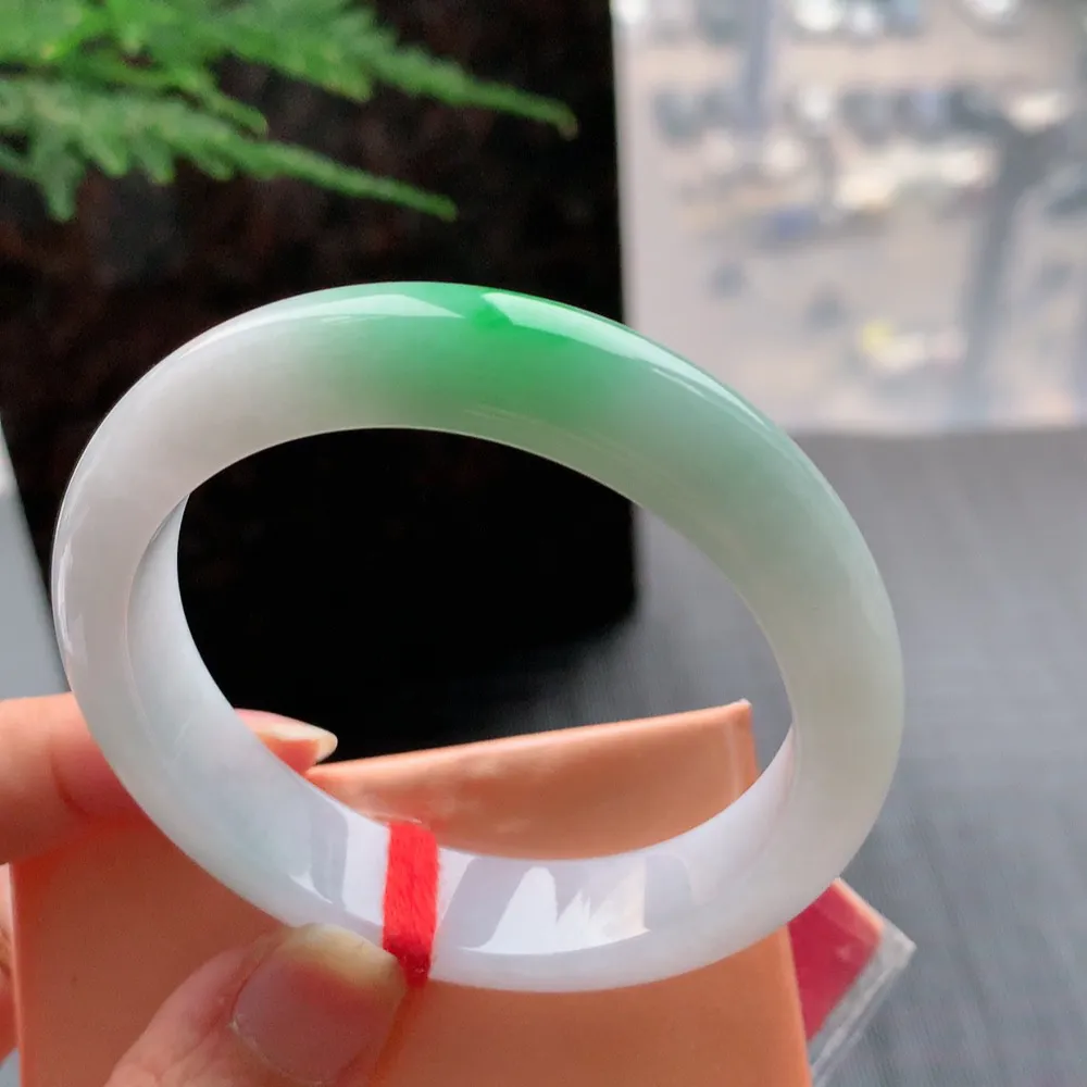 正圈冰糯阳绿 无瑕 尺寸:53.7/12.7/8.1 色好