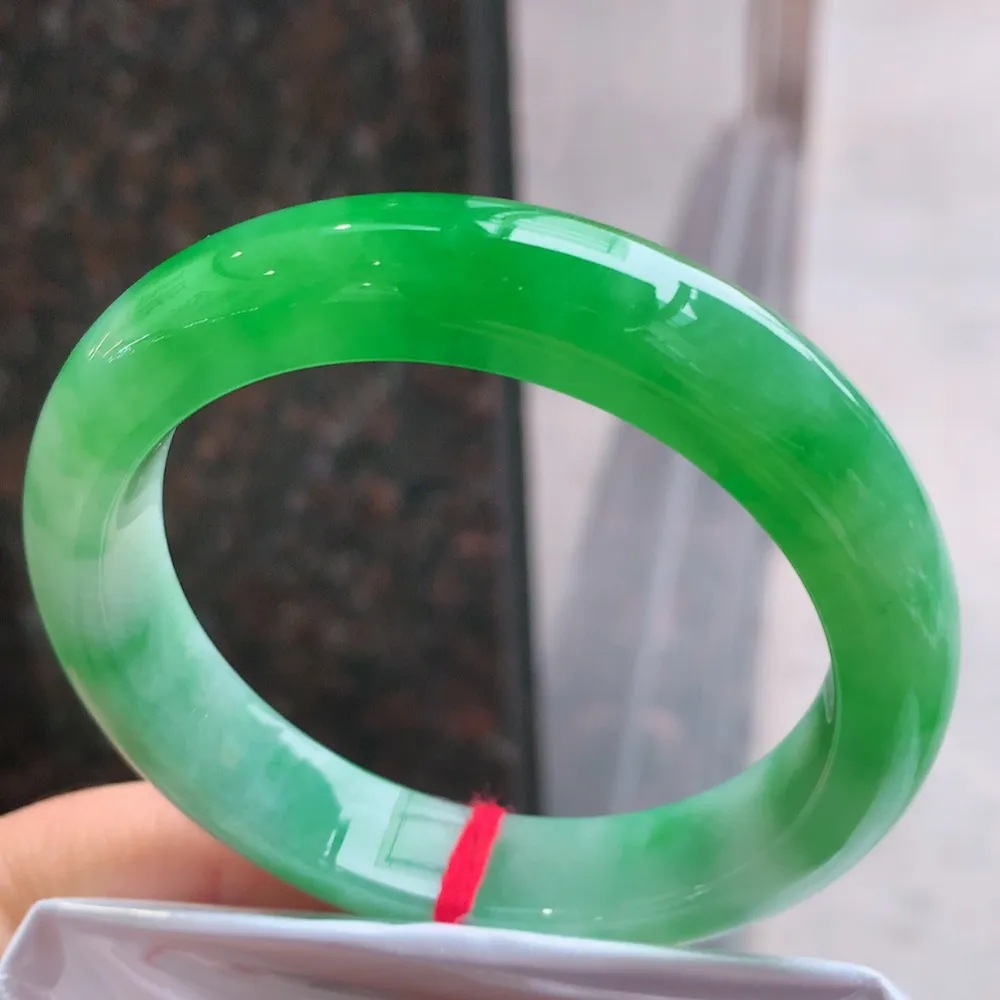 正圈一大节阳绿 无瑕 尺寸:58.2/12.6/9.2 色好