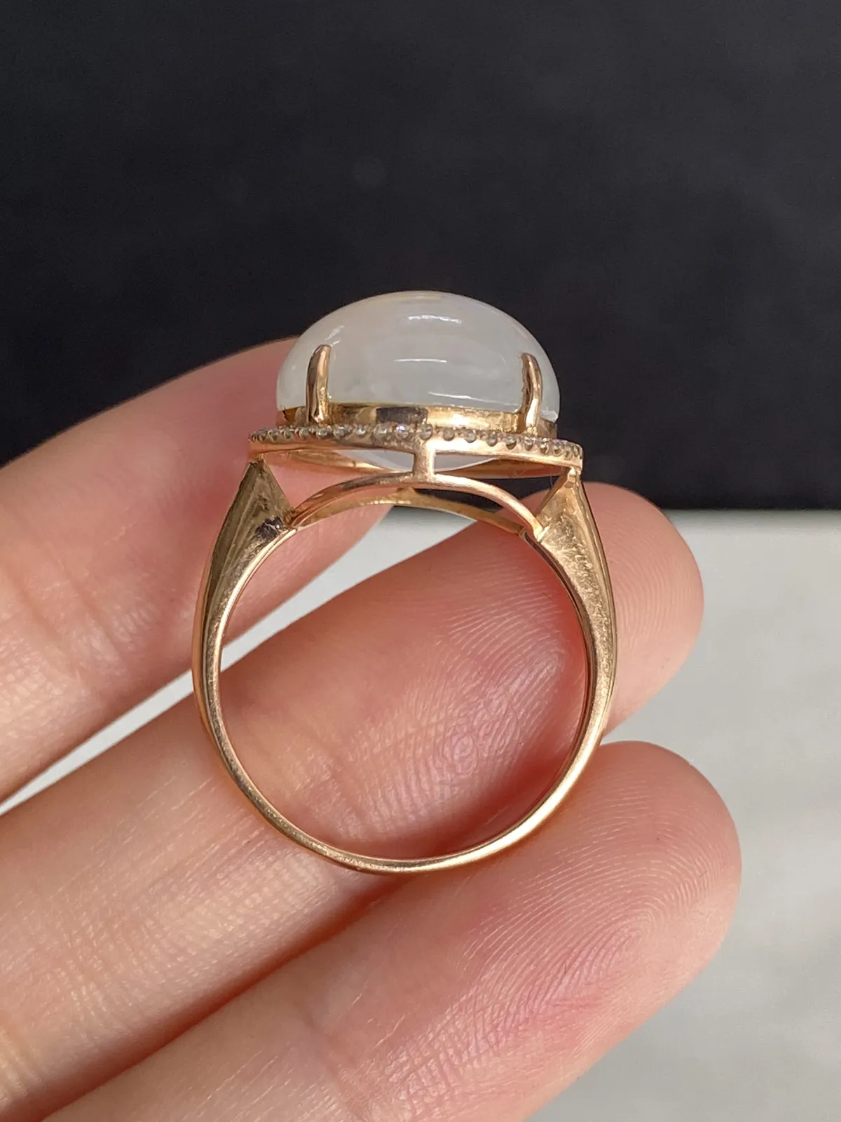 翡翠女戒，伴钻石