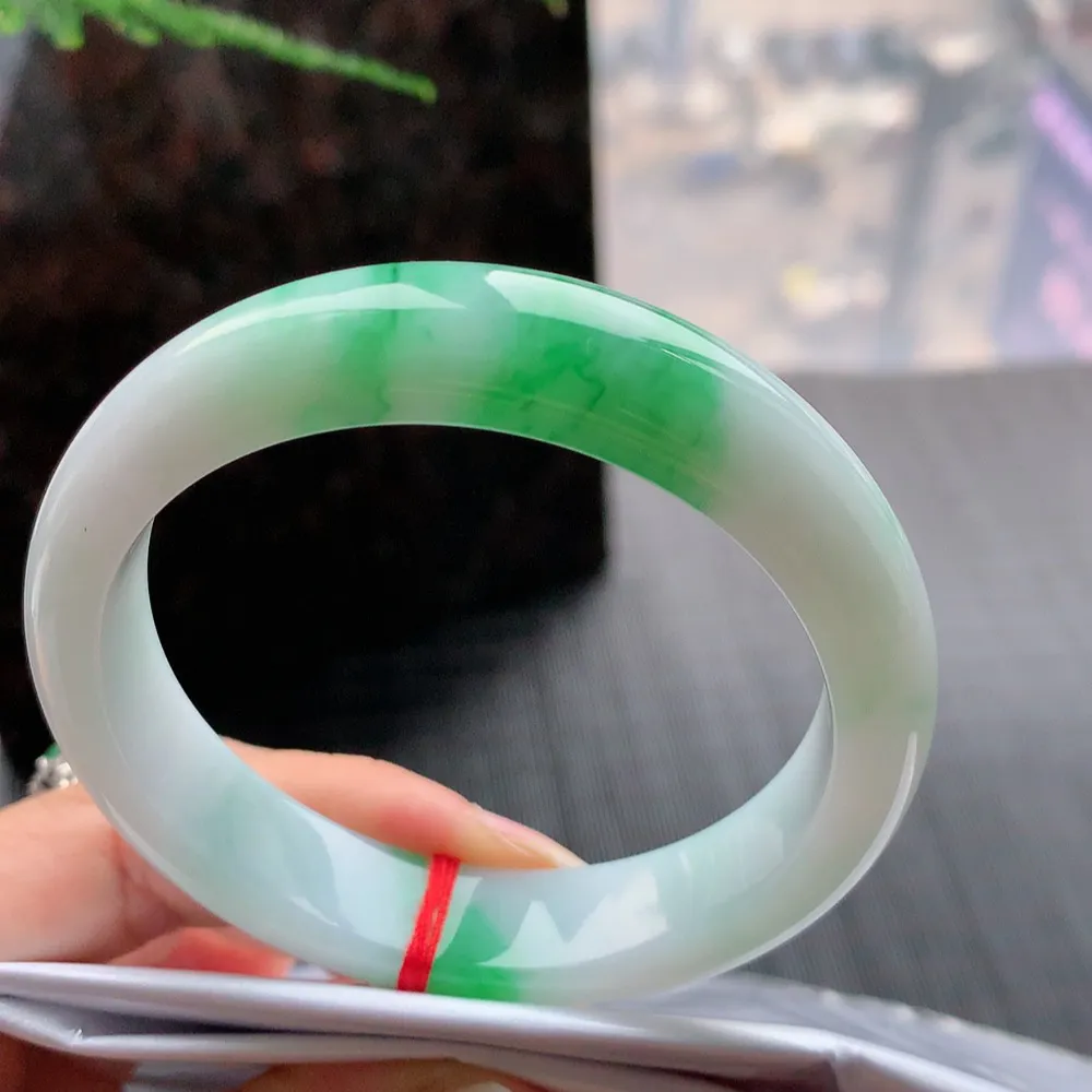 正圈冰糯阳绿 无瑕 尺寸:55.4/12.5/8.2 色好