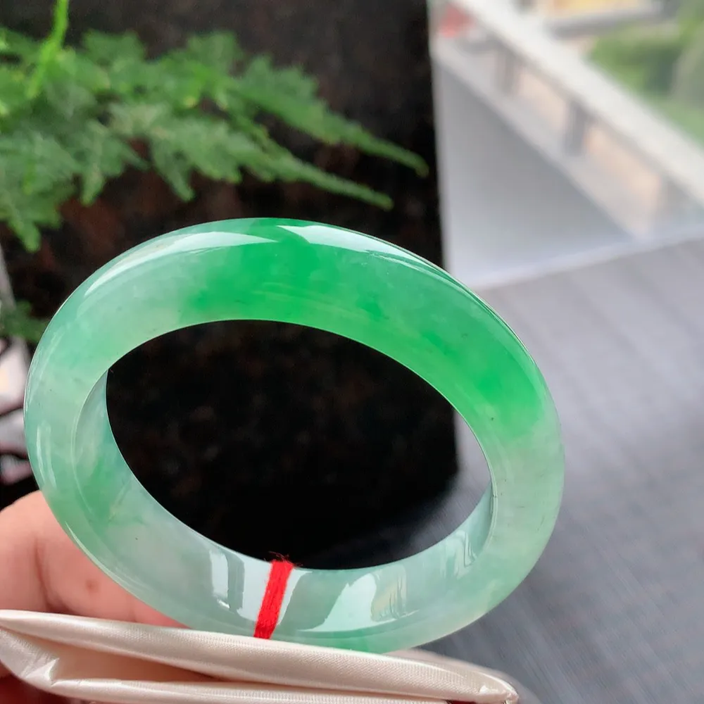 正圈冰阳绿 无瑕 尺寸:53.8/13.2/8.6 种色俱佳