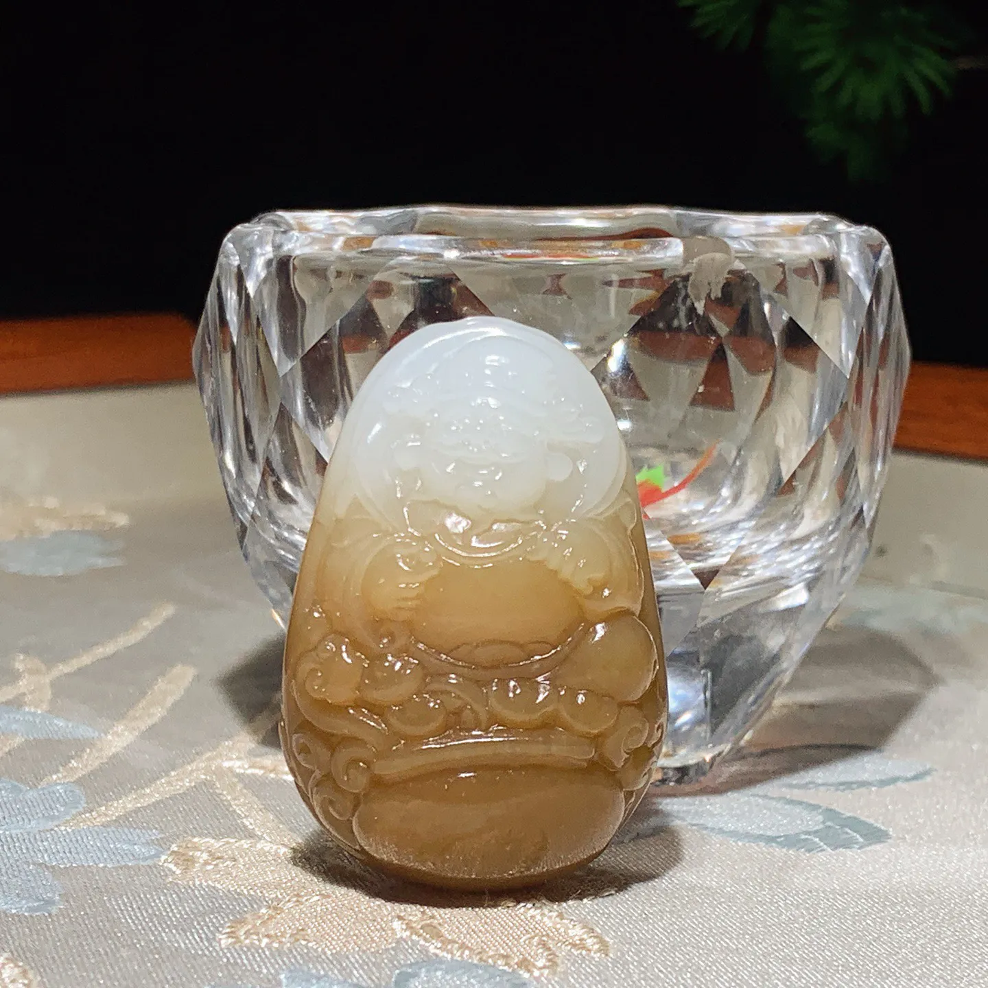 新疆和田玉且末糖财神爷挂件。尺寸44/30/15重30克。玉质细腻油润。手推出油。佩戴高端典雅。lt251118