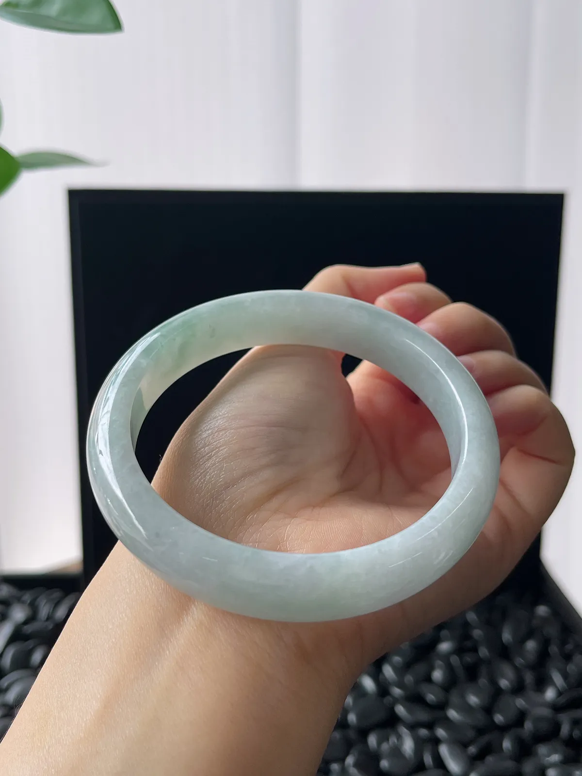 正圈63.2圈口，翡翠糯化种飘绿手镯