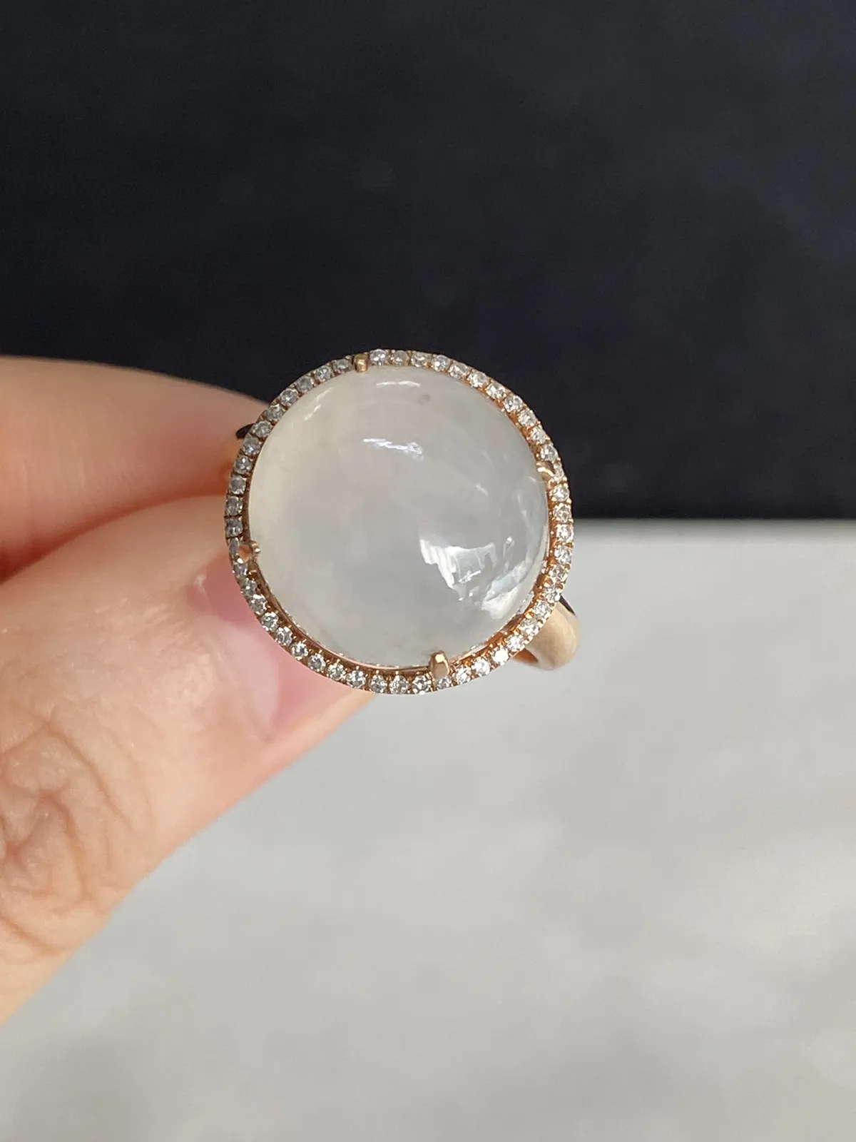 翡翠女戒，伴钻石