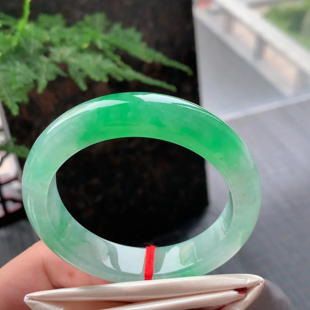 正圈冰阳绿 无瑕 尺寸:53.8/13.2/8.6 种色俱佳