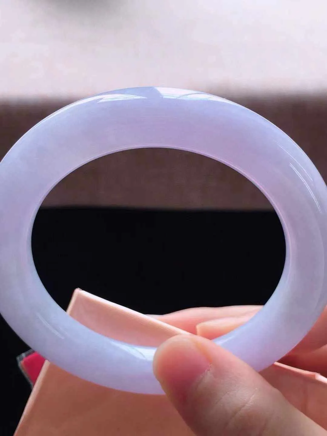 【翡翠名称】老种紫罗兰56.5圈口圆条翡翠手镯
【翡翠尺寸】56.5*11.2*11.2 mm适合5