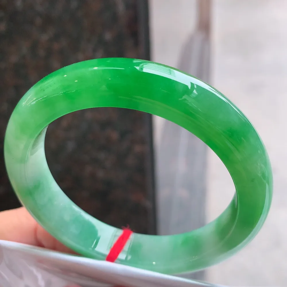 正圈一大节阳绿 无瑕 尺寸:58.2/12.6/9.2 色好