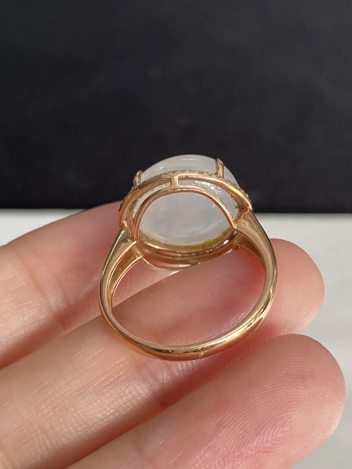 翡翠女戒，伴钻石